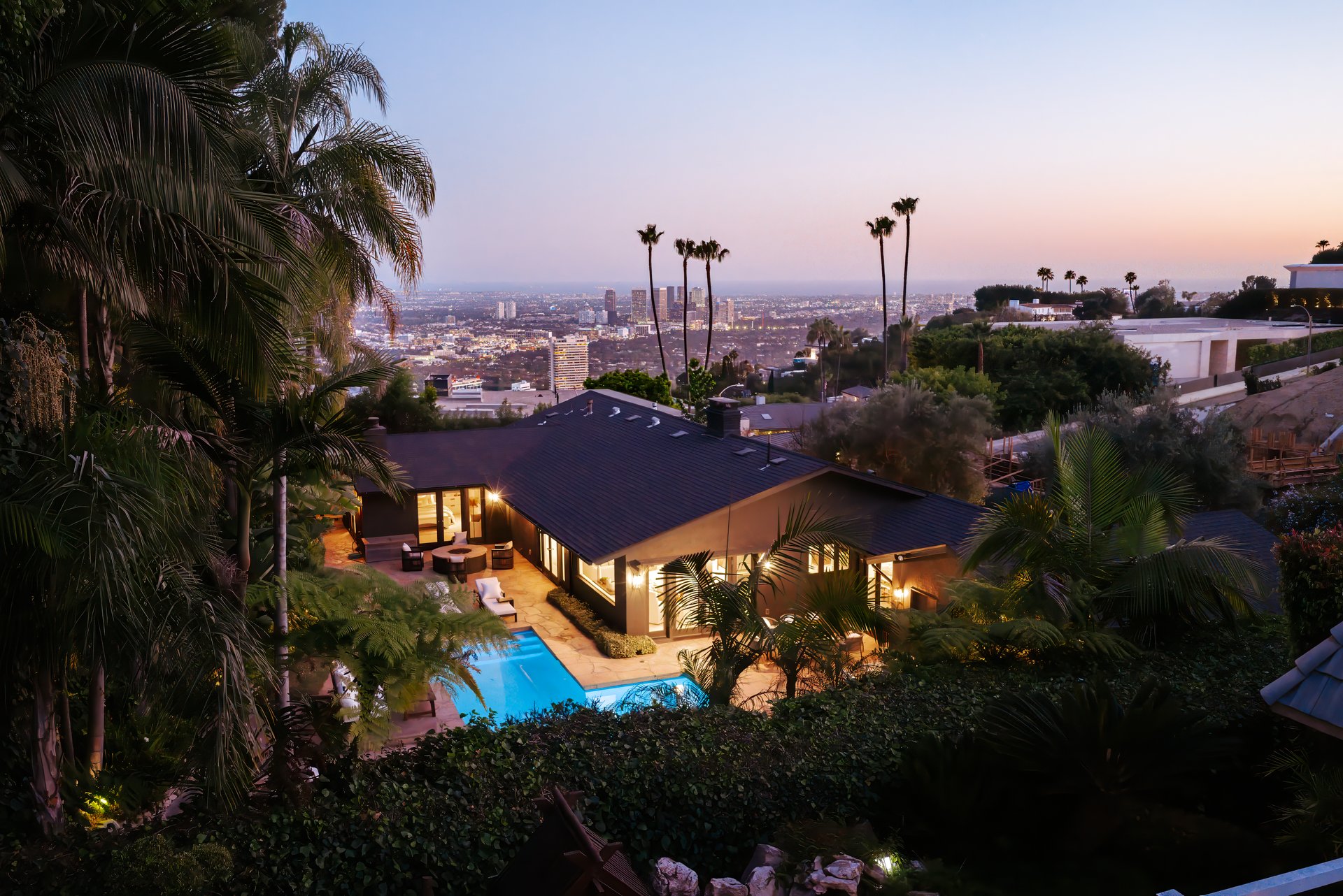 1744 N Doheny Dr