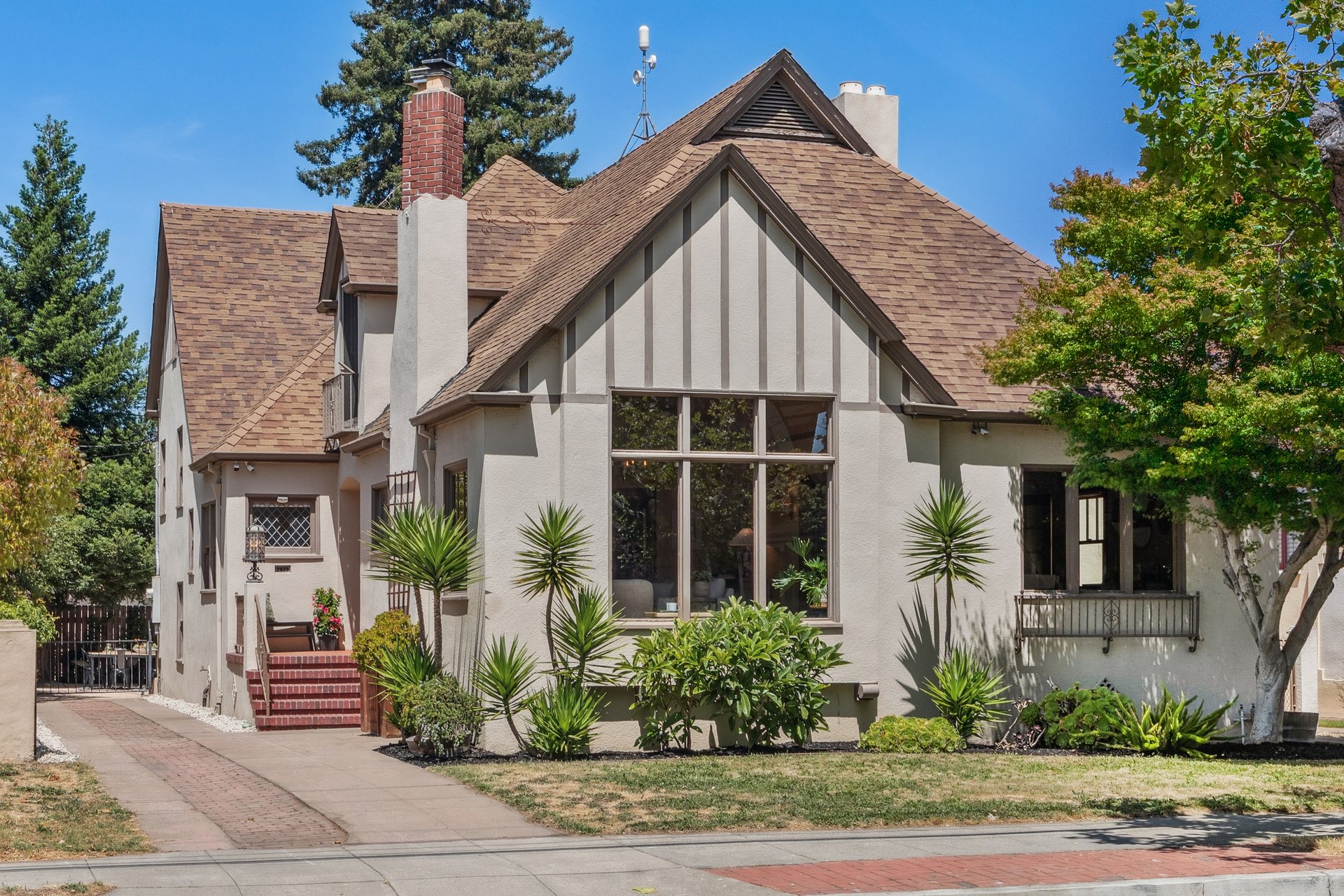 2823 Central Ave