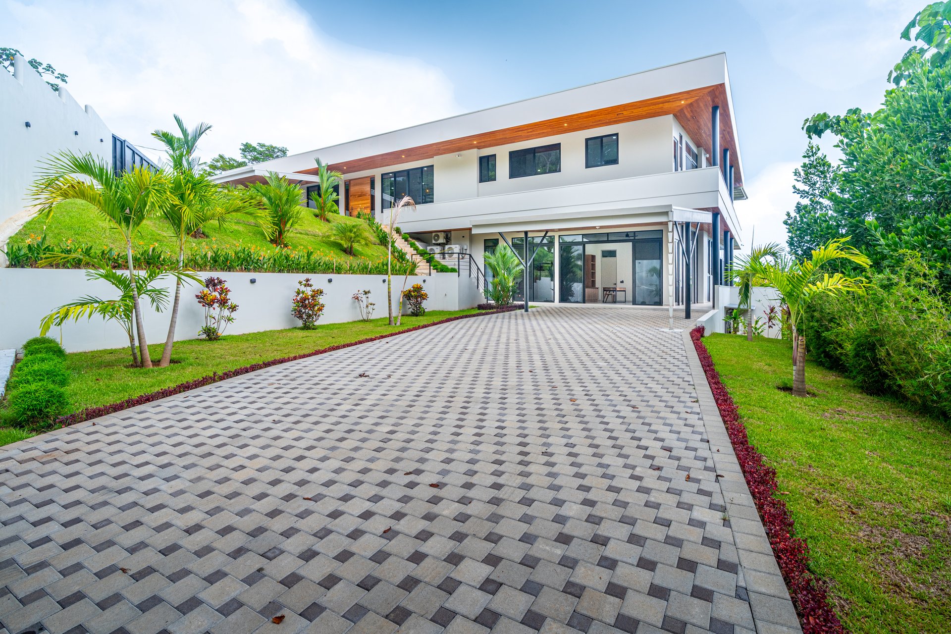 Lion's Gate Sunset Estate