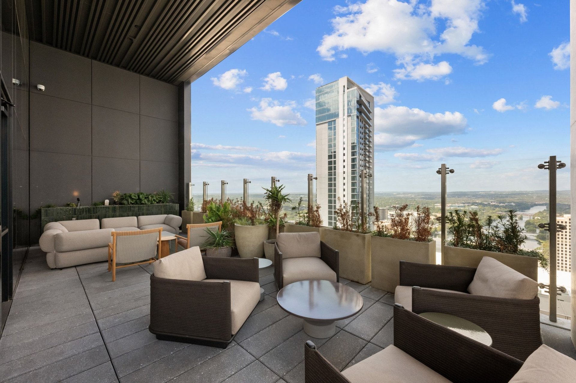 610 Davis Street #3902