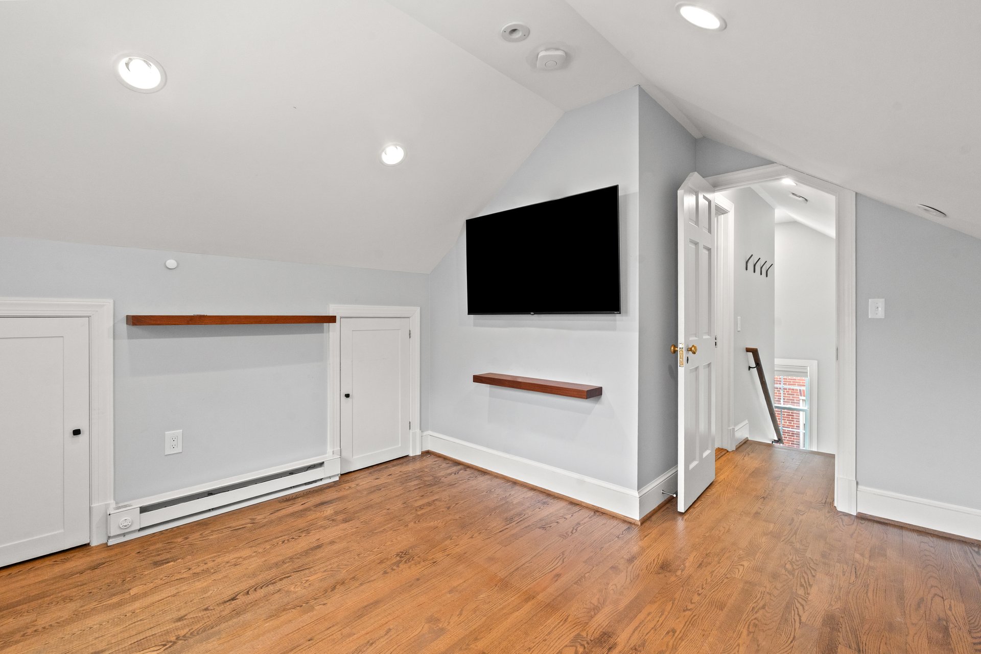 21 W Oak Street