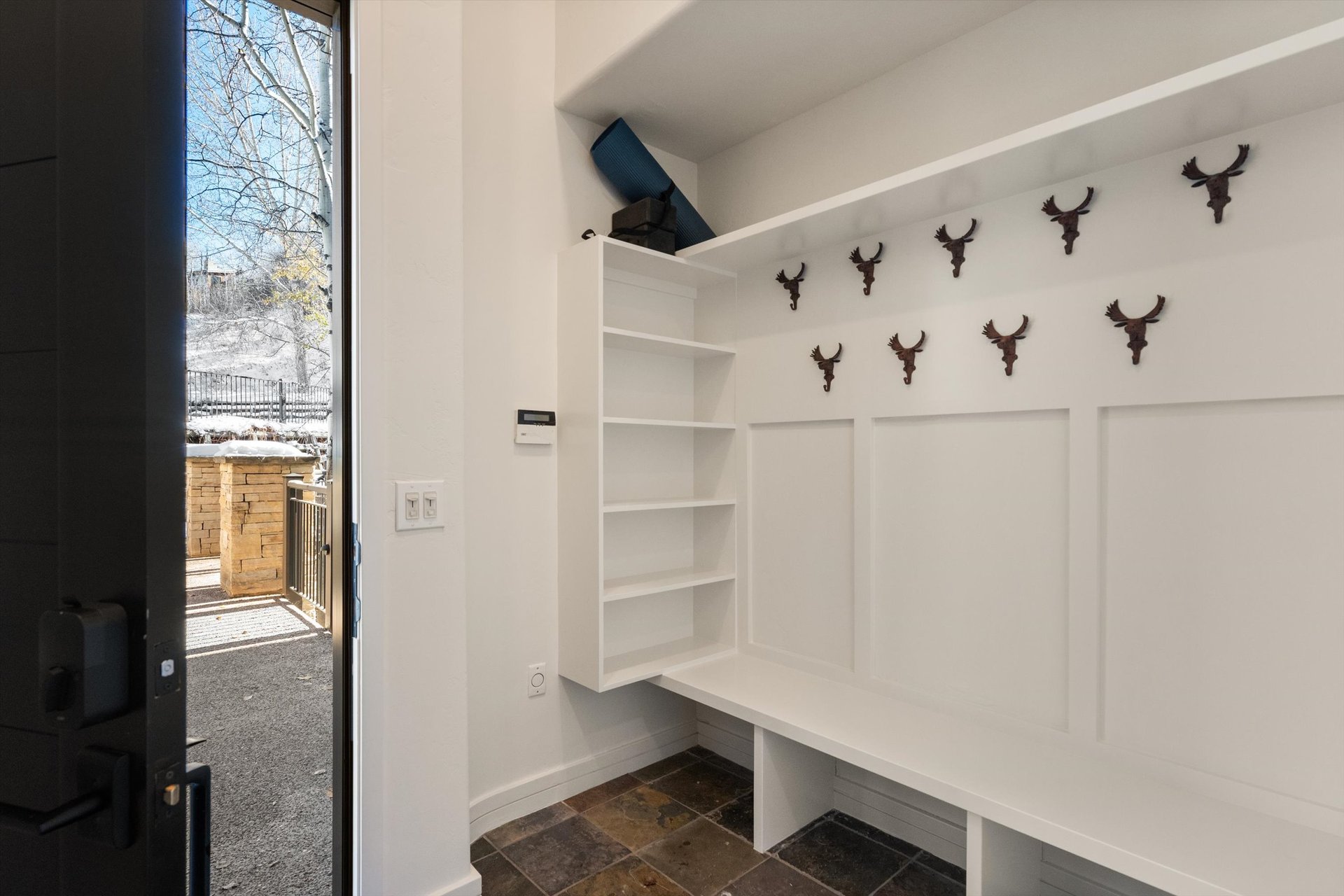 Ski-In/Ski-Out Luxury: Deerbrook Townhome