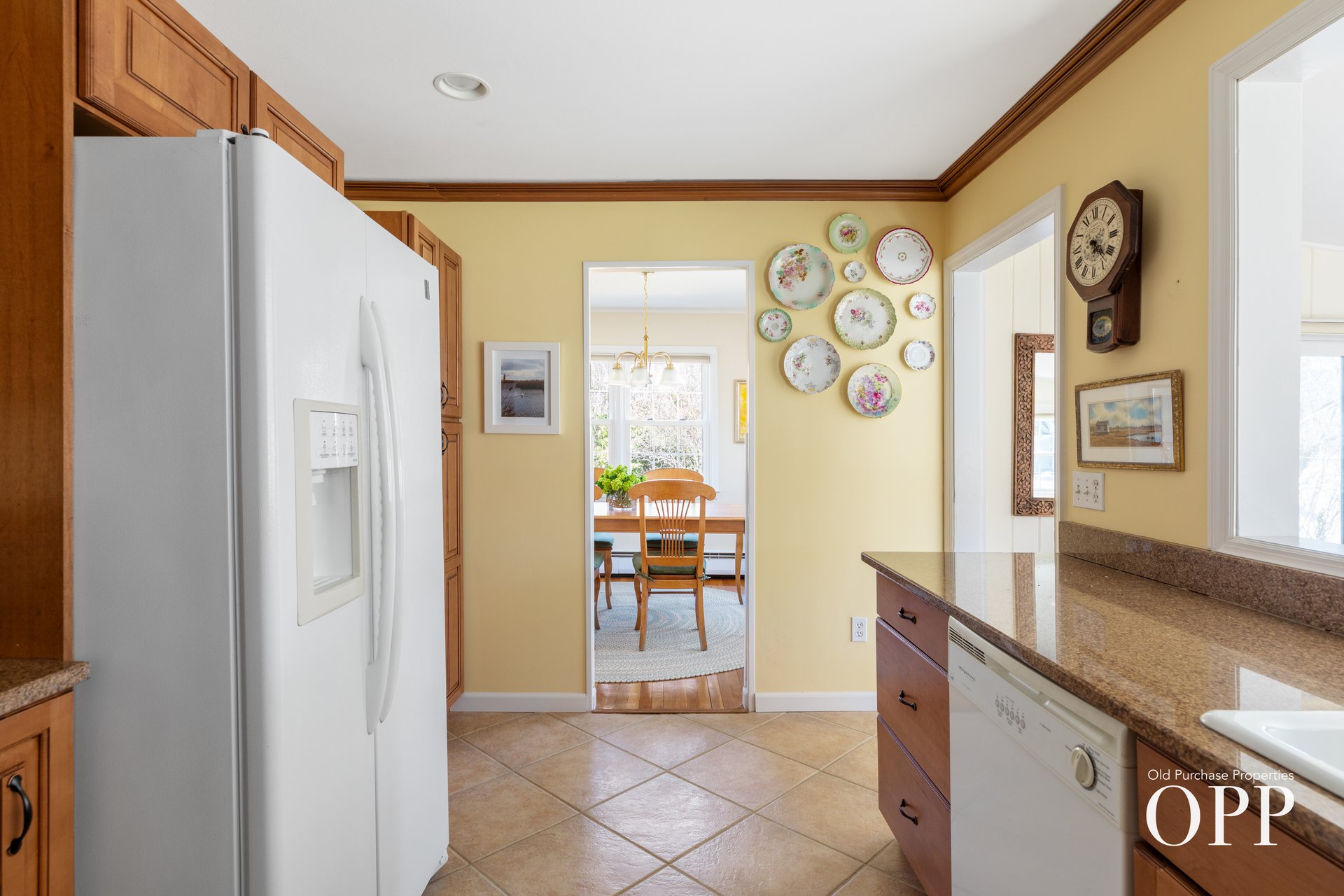 WELL-MAINTAINED RANCH CLOSE TO EVERYTHING