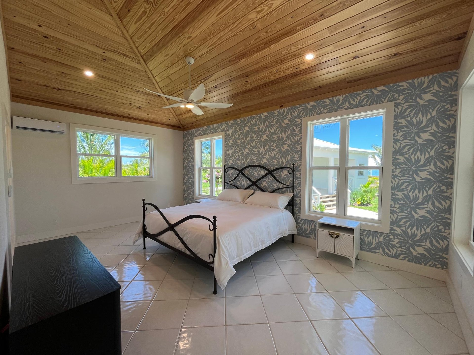 Sunnyside, Treasure Cay 