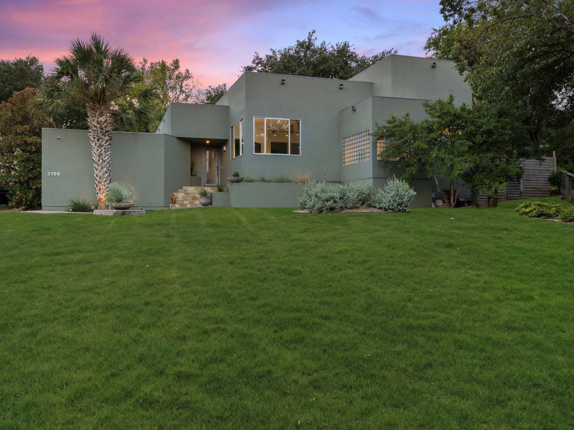 2700 De Soto DR