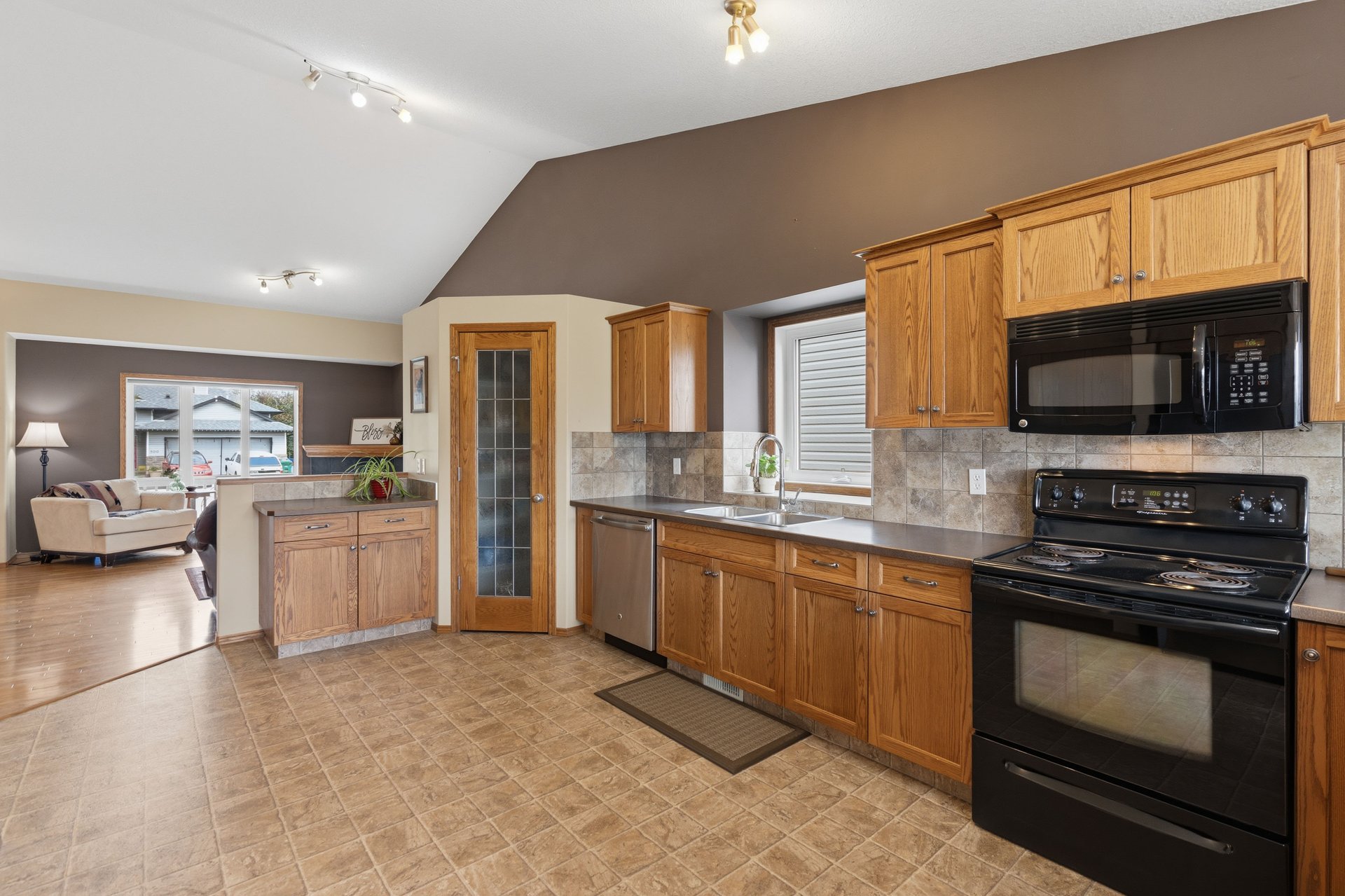499 Highland Close