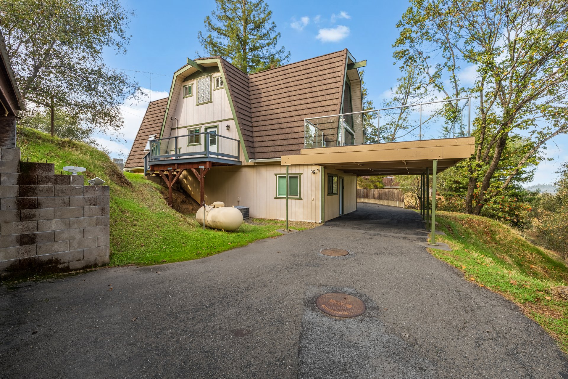 4611 Hillwood Dr