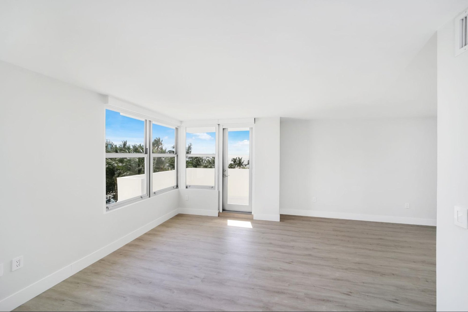 2899 Collins Avenue #525