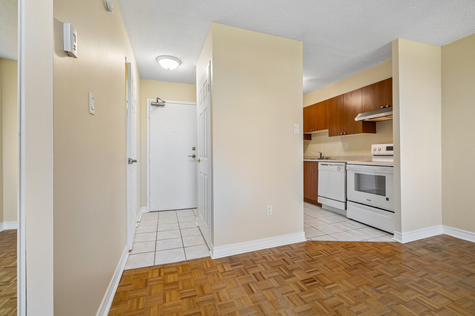 Bright and spacious studio apartment in great location