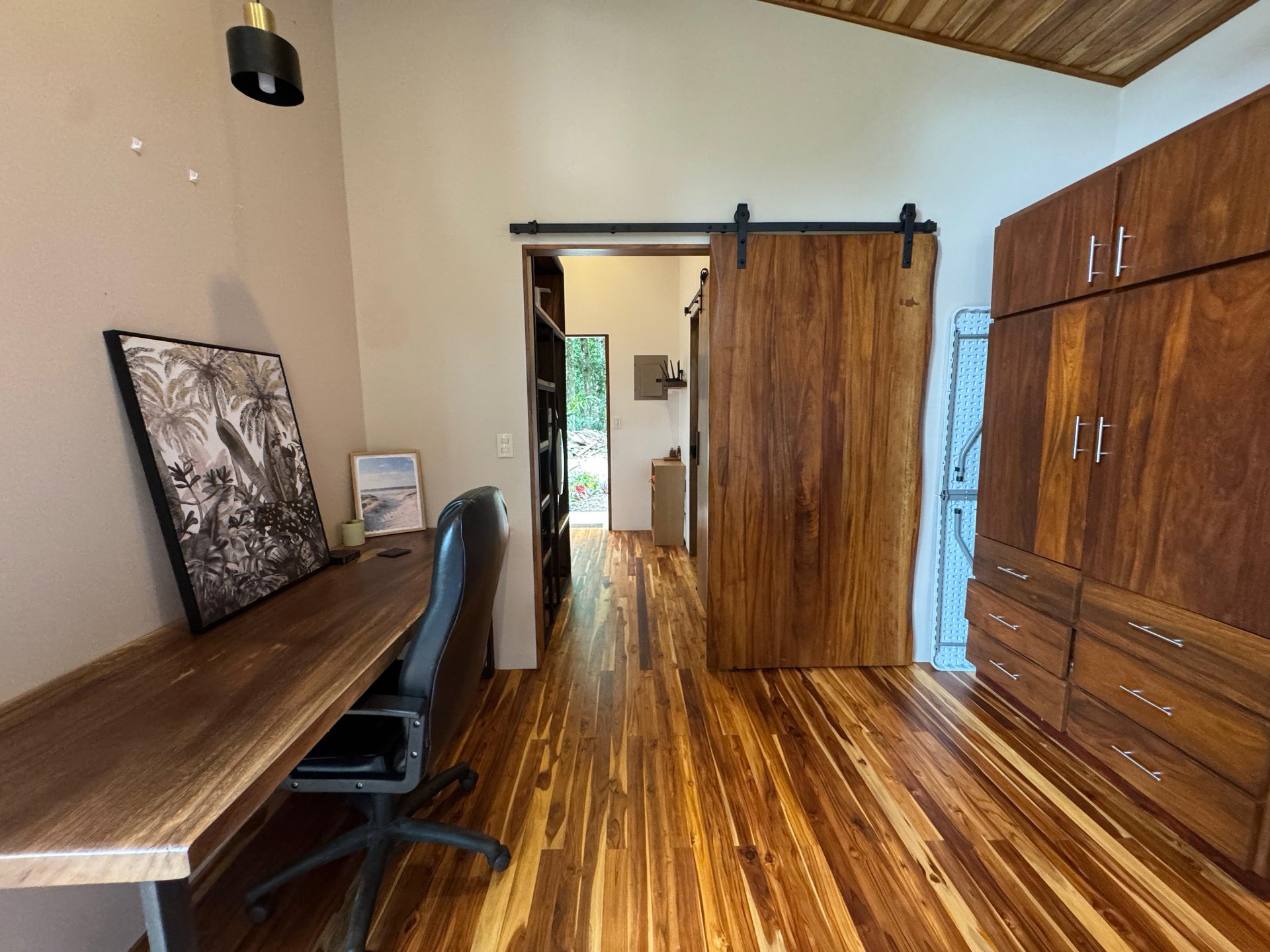 Costa Rica Mountain Retreat – 1.8 ha with Luxury Cabin, Private Lake & Riverfront