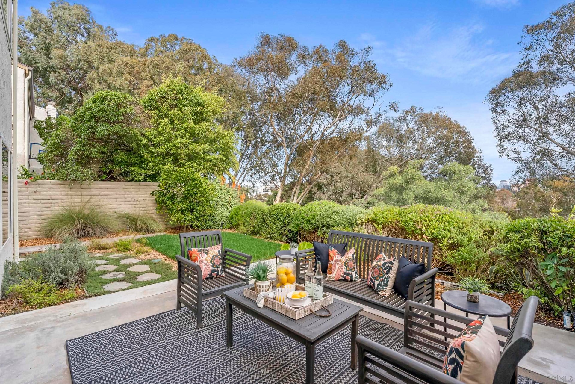 8871 Caminito Primavera, La Jolla, CA 92037