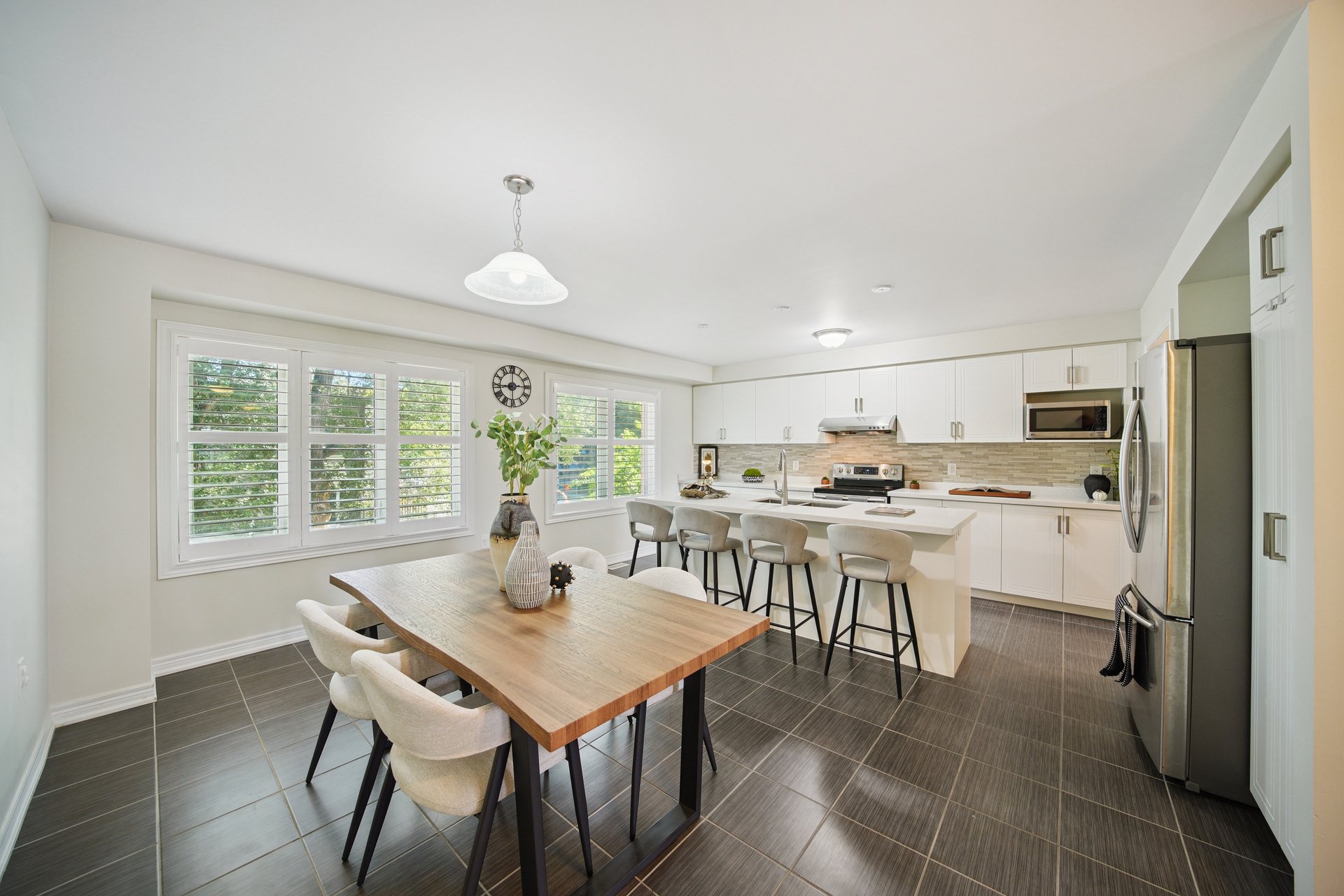 GORGEOUS TOWNHOME