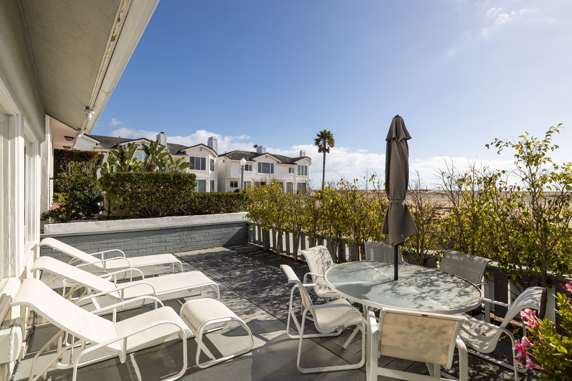 1309 E Balboa Boulevard