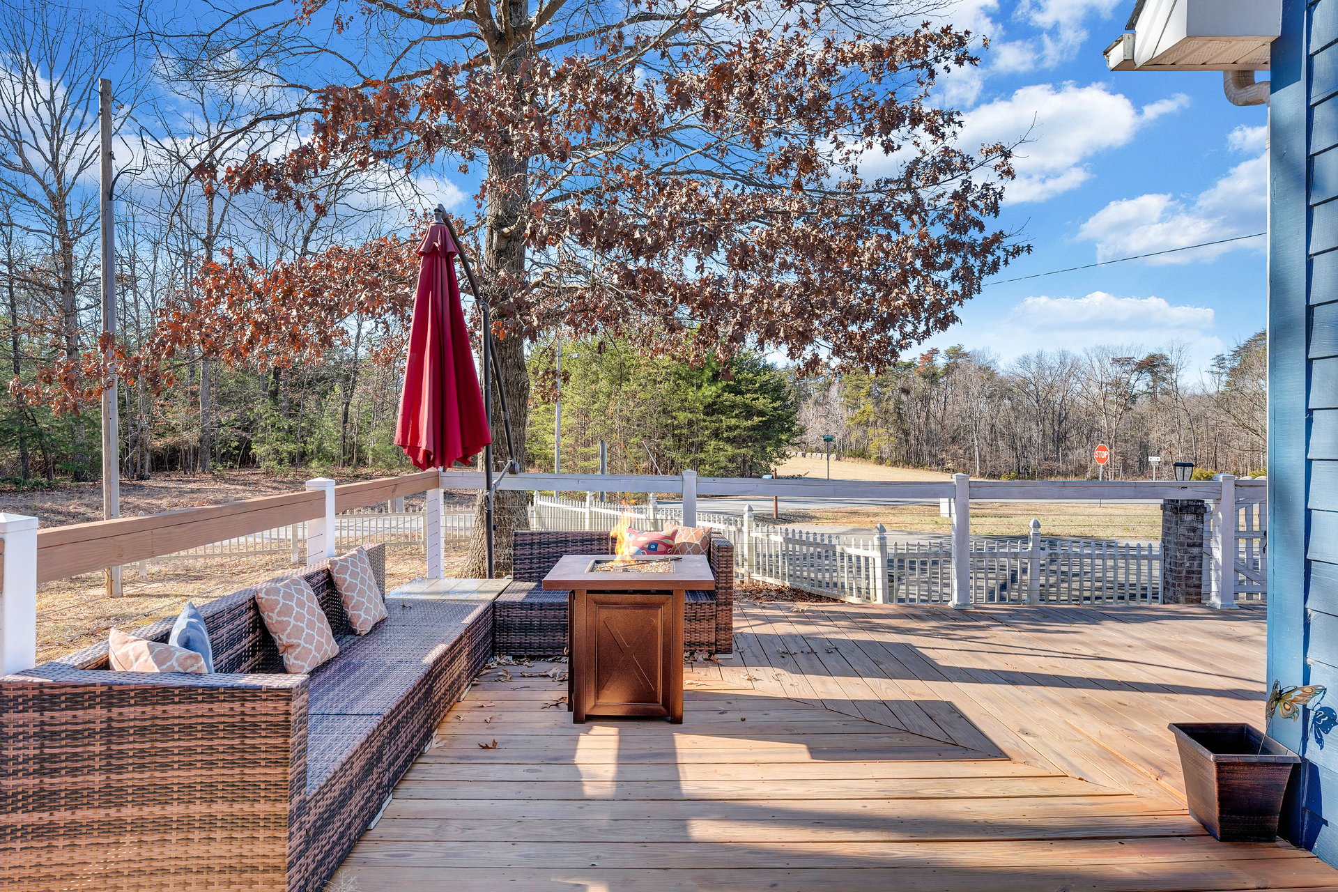 100 Sandpiper DR