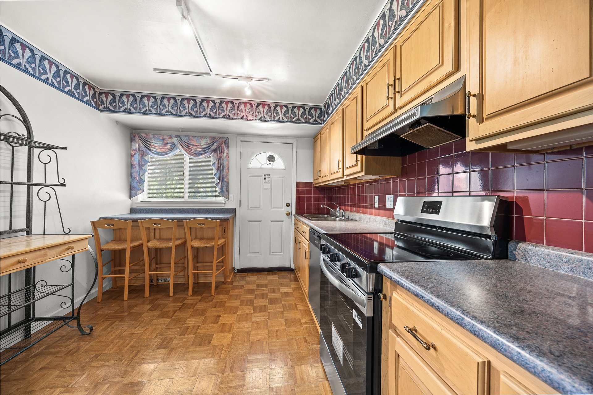 6308 MacArthur Dr, Woodridge