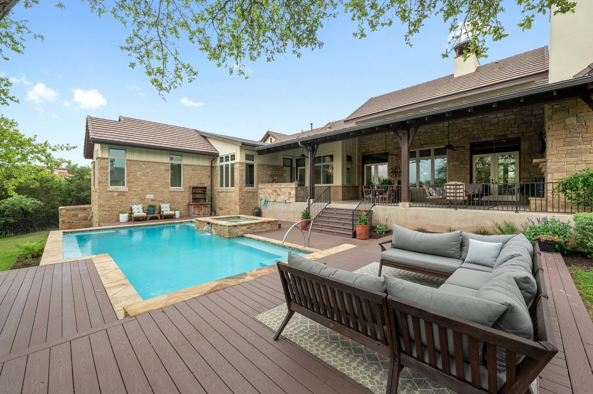 8024 Carlton Ridge
