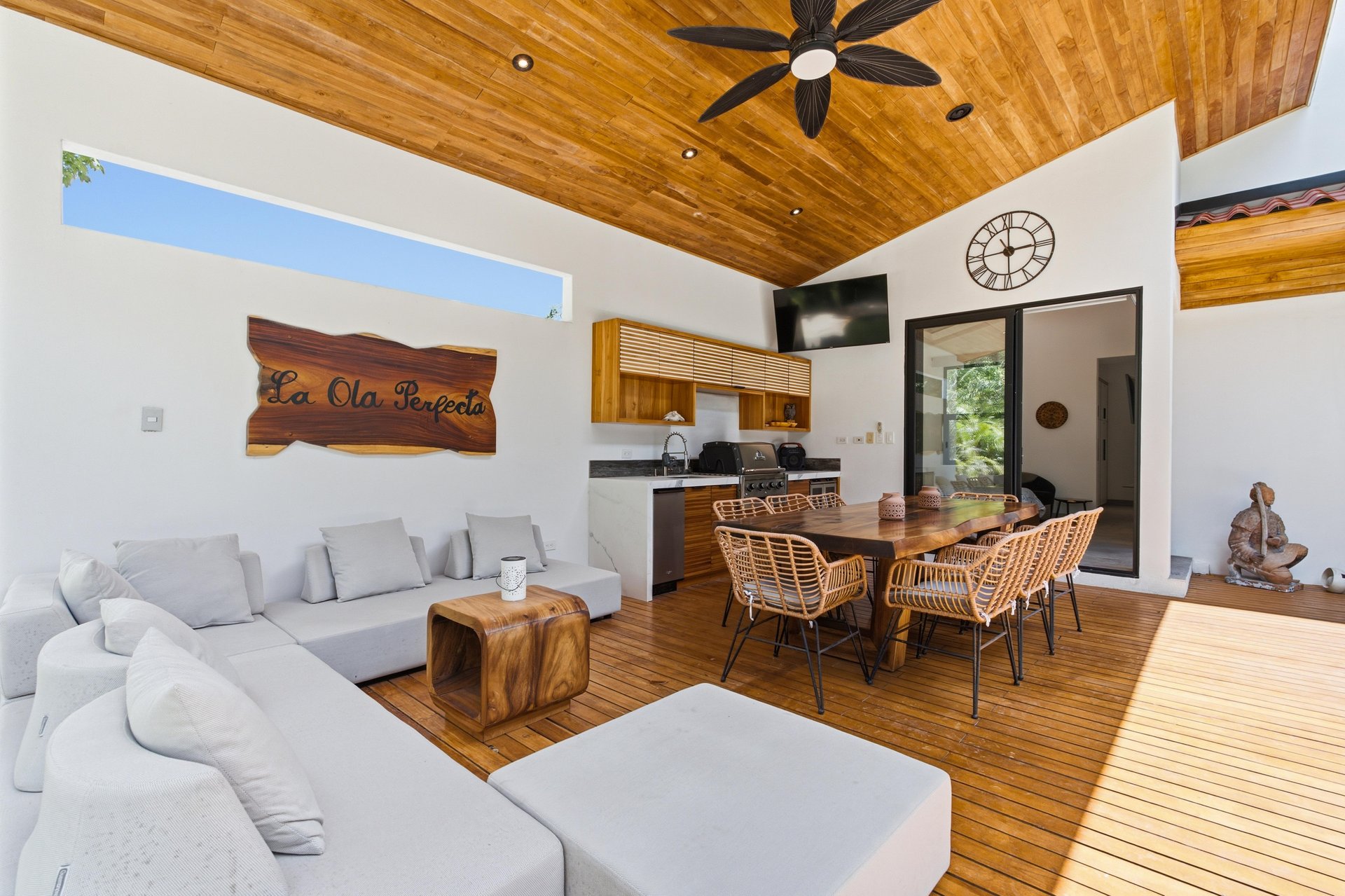 Casa La Ola Perfecta | Luxury 5-Bedroom Home with Pool Near the Beach in Hacienda Pinilla