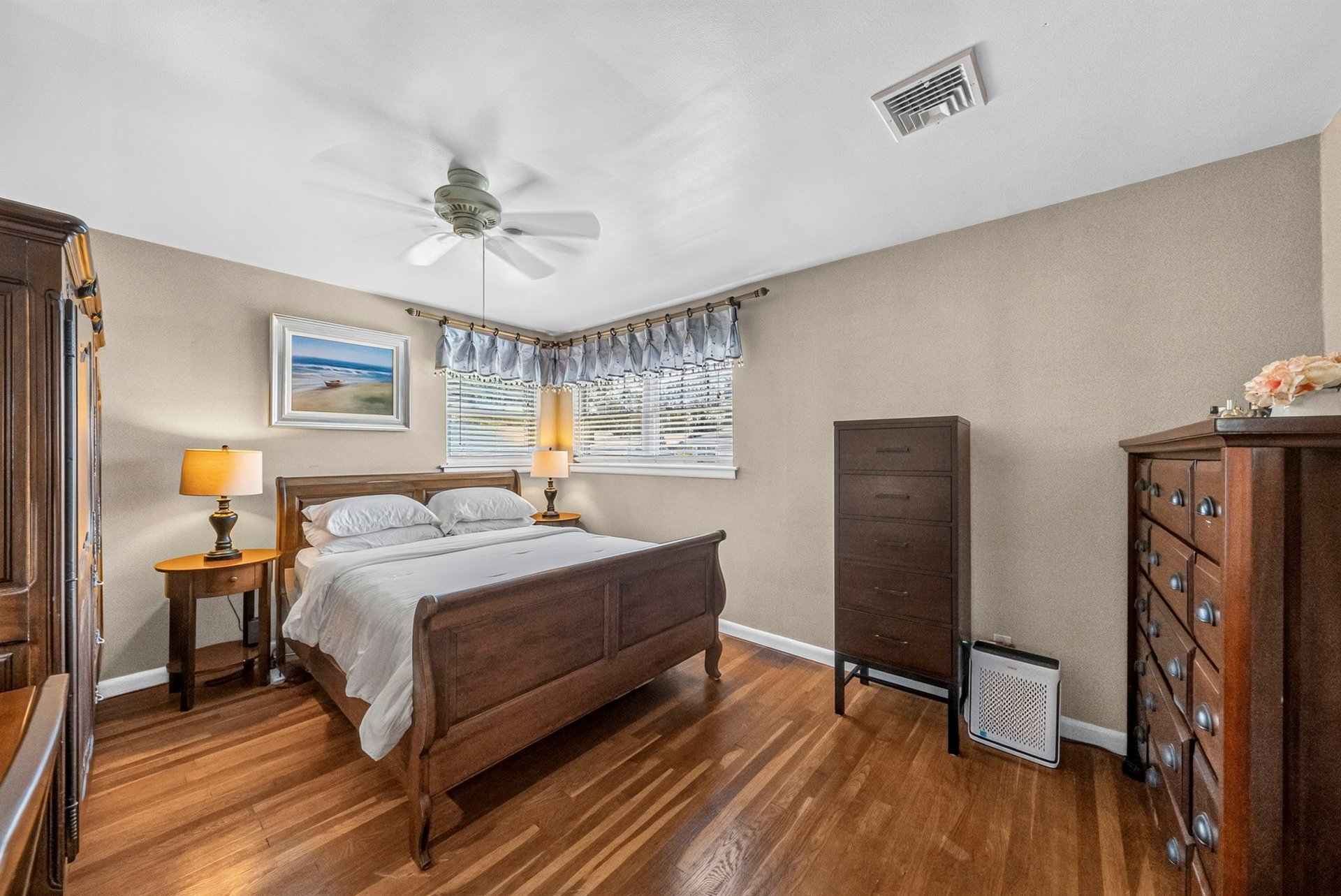 24 Beacon St
