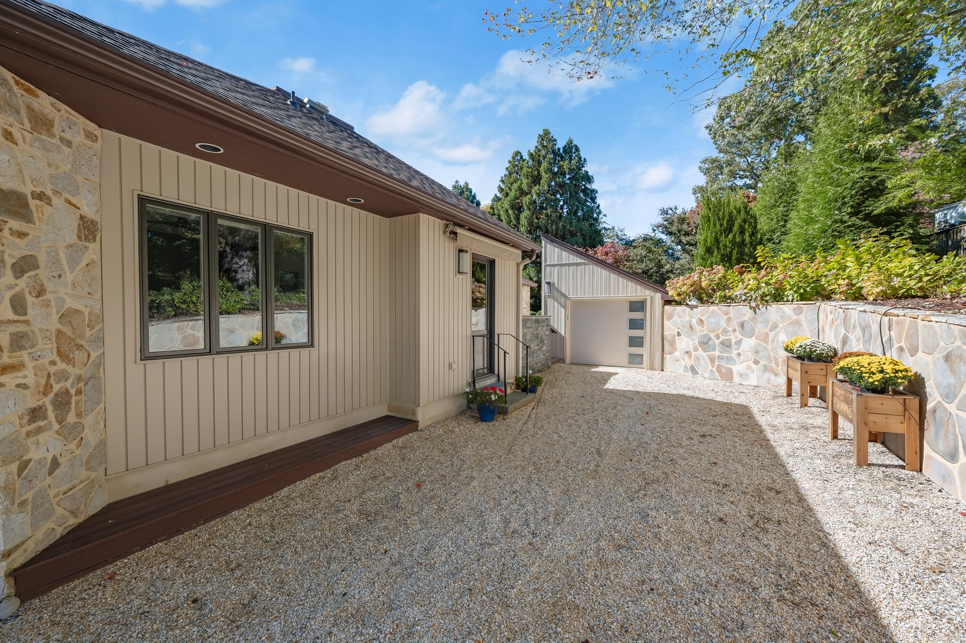 668 Broadwater Way