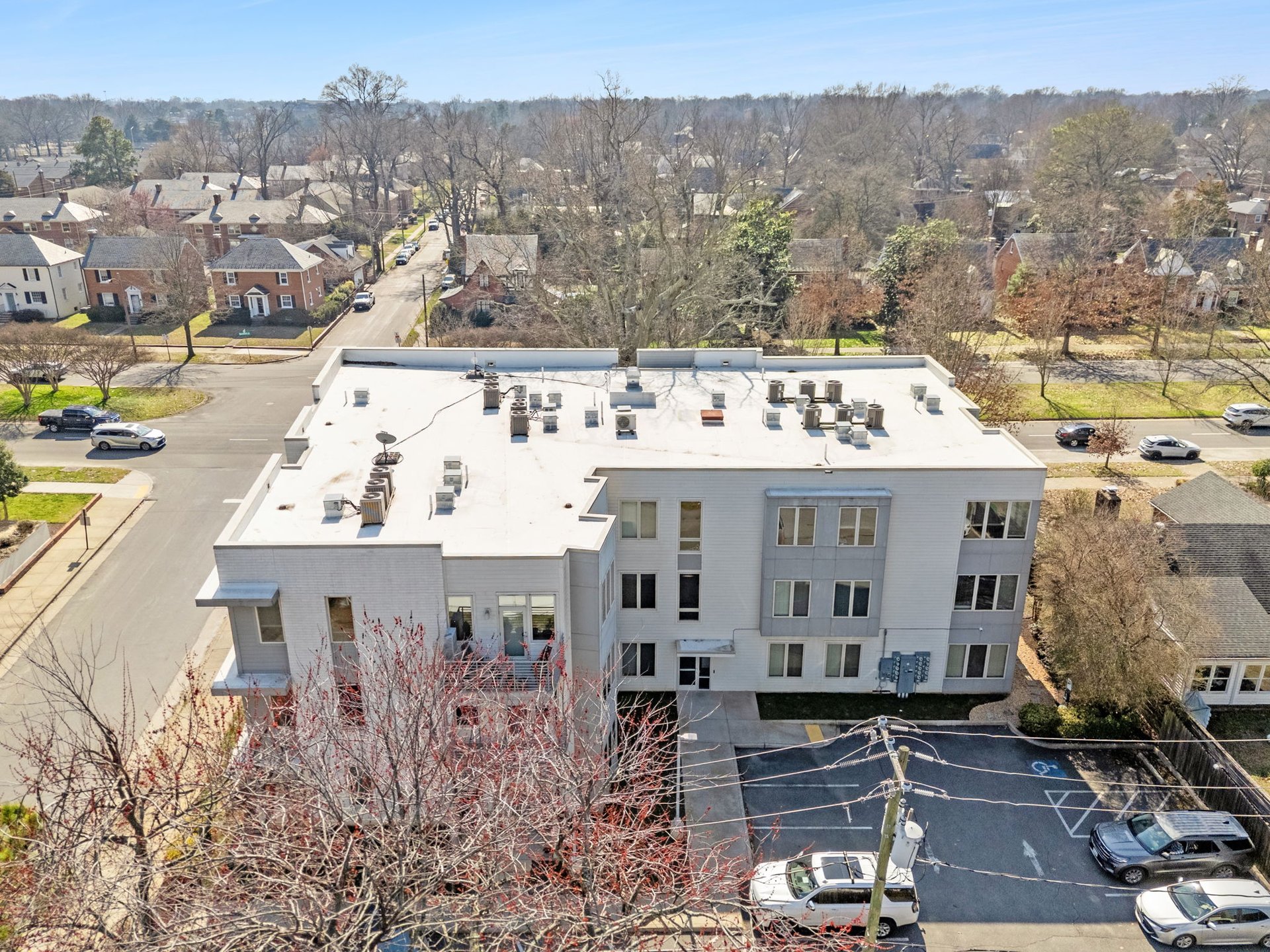 3900 Monument