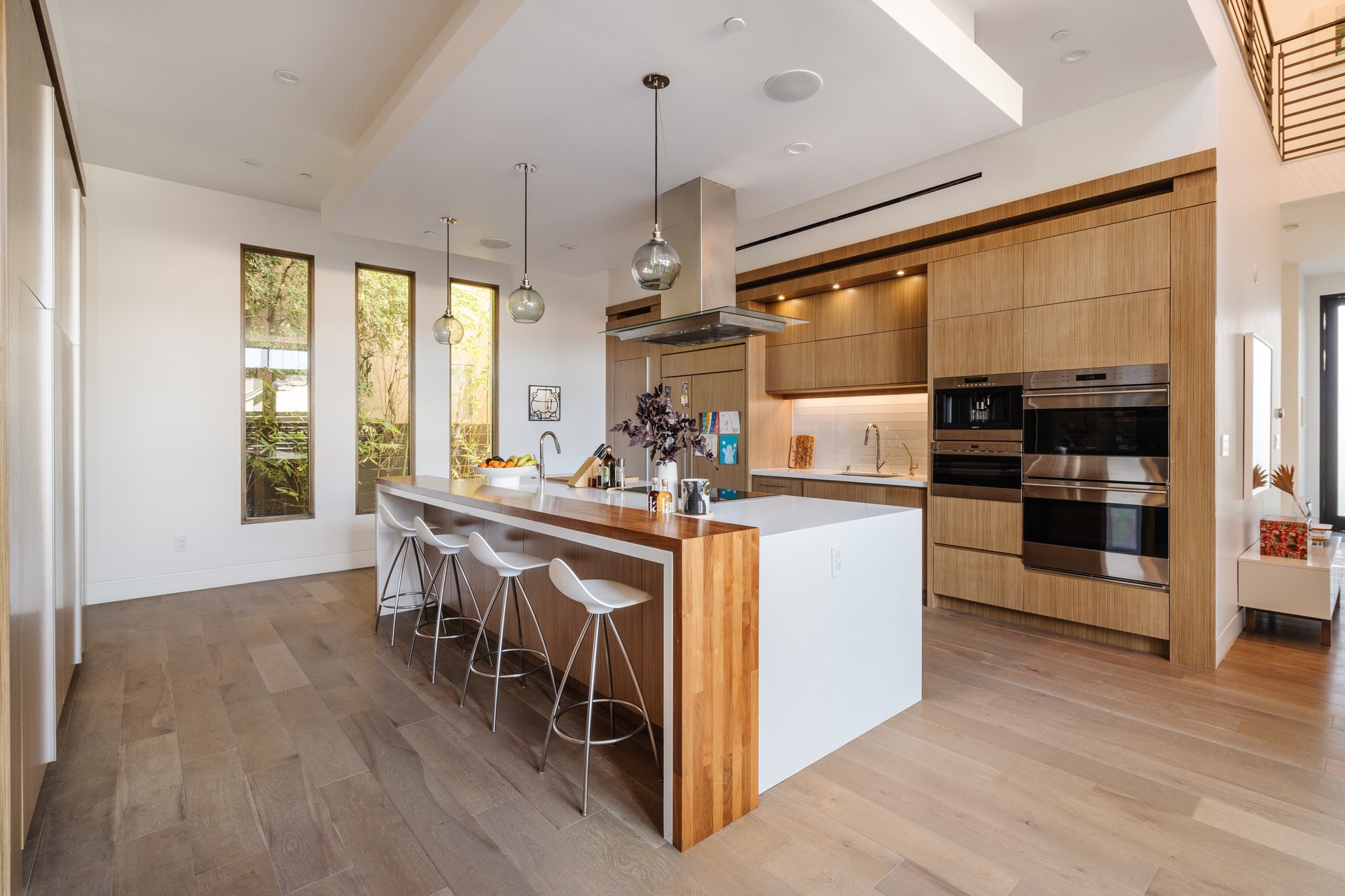 536 N Arden Blvd, Larchmont