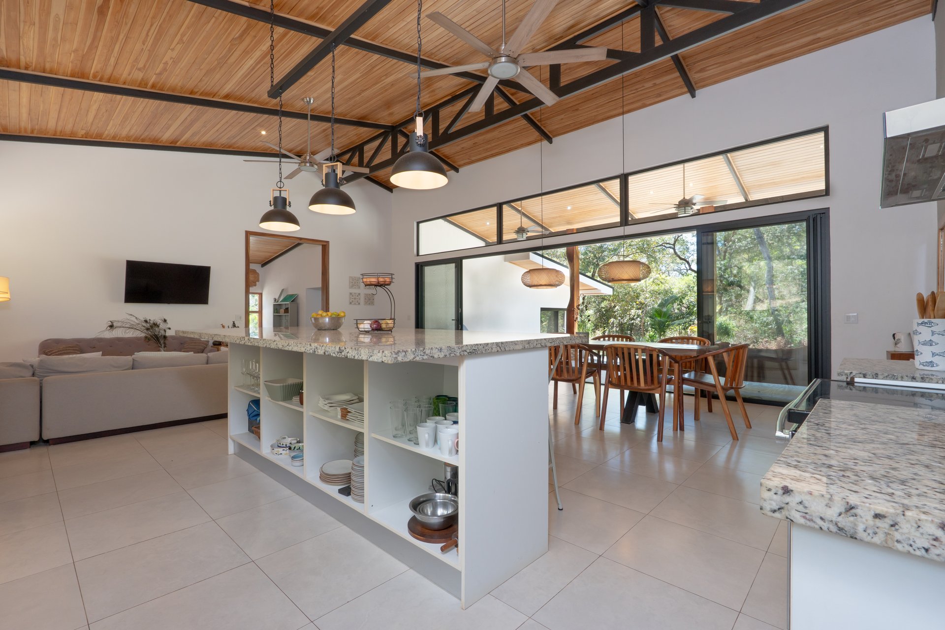 Casa Los Suenos | 4 Bedroom Home with Guest House near Tamarindo Costa Rica