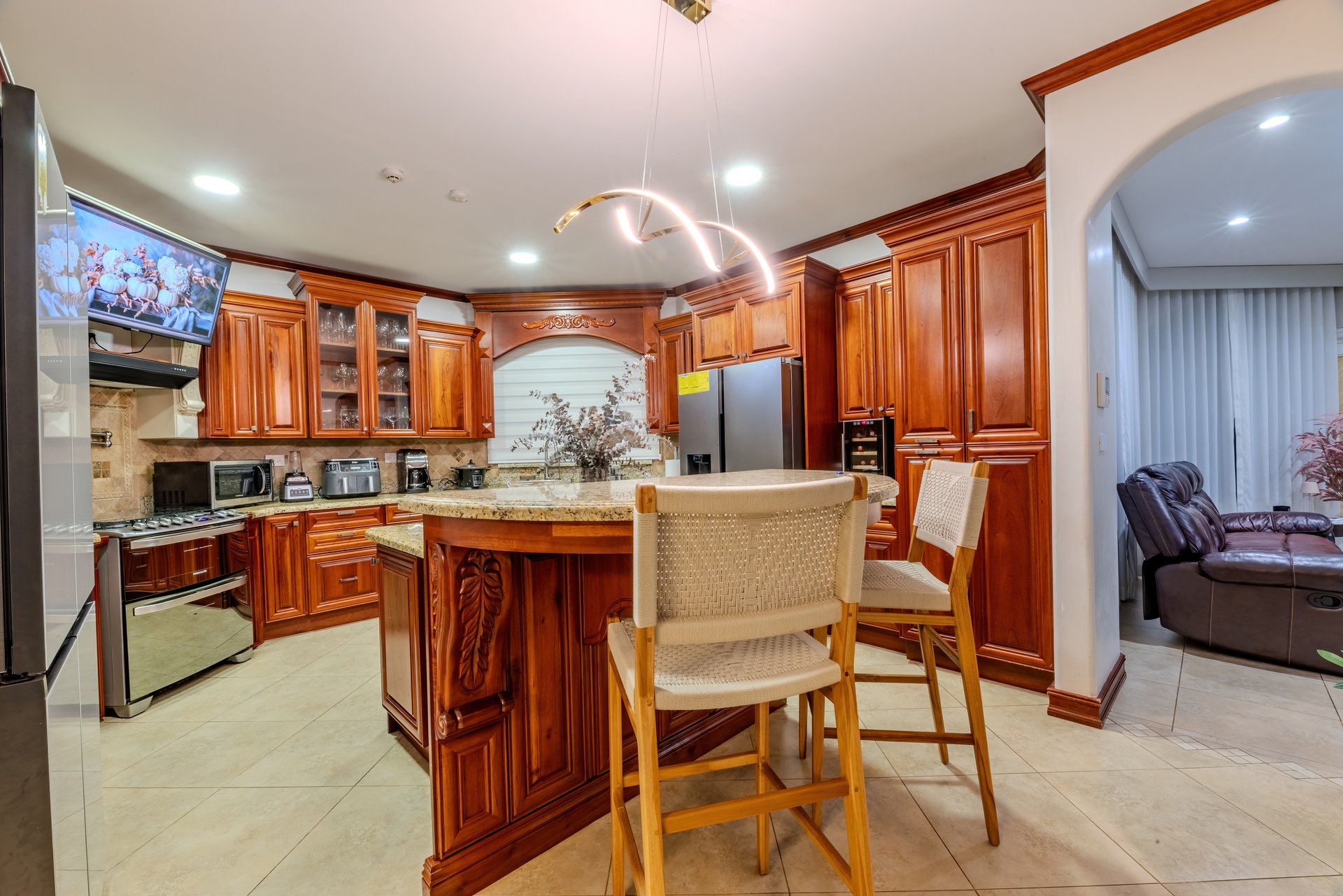 Luxury Home with Pool, Bar Area & Resort-Level Amenities | 6 br, 4.5 ba in Perez Zeledon 