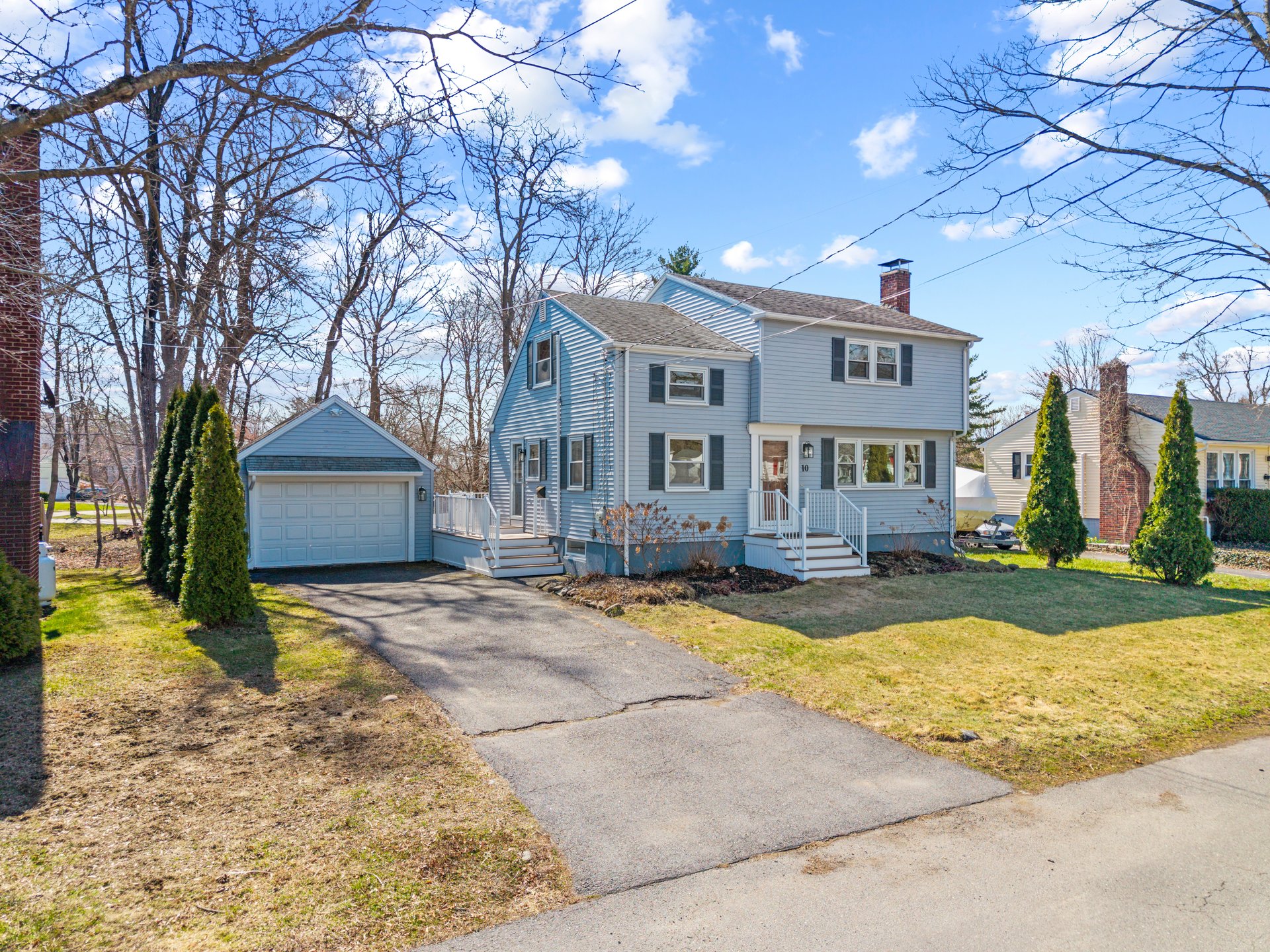 10 Meadowbrook Lane