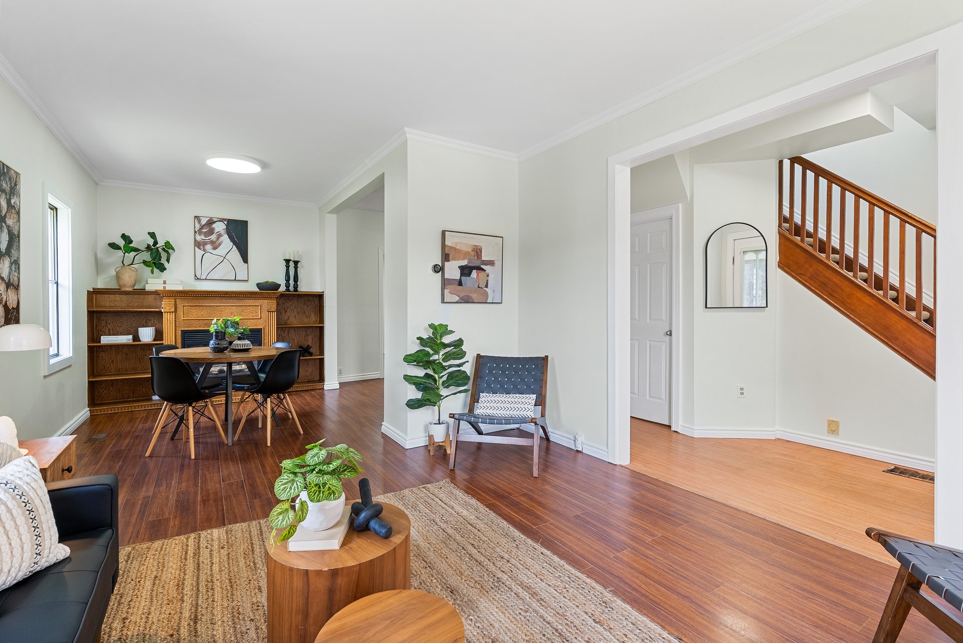 8 George St N