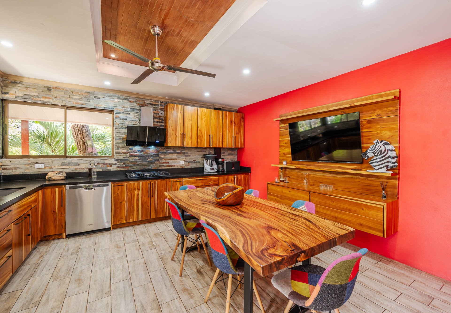 Cornett Retreat | Multi-Unit Colonial Compound 10 Mins to Playa Grande