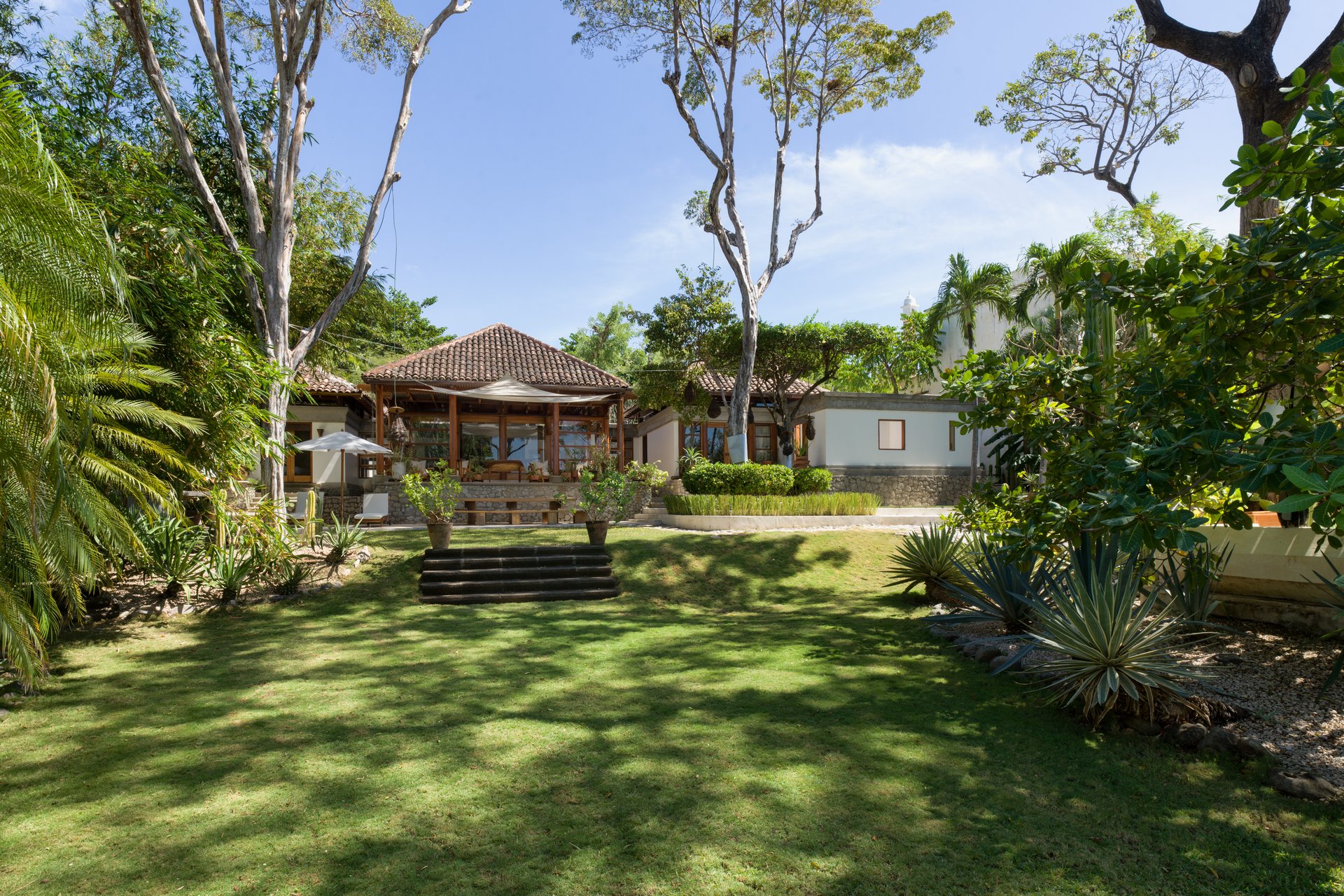 Villa Serena | Oceanfront Luxury in Playa Langosta