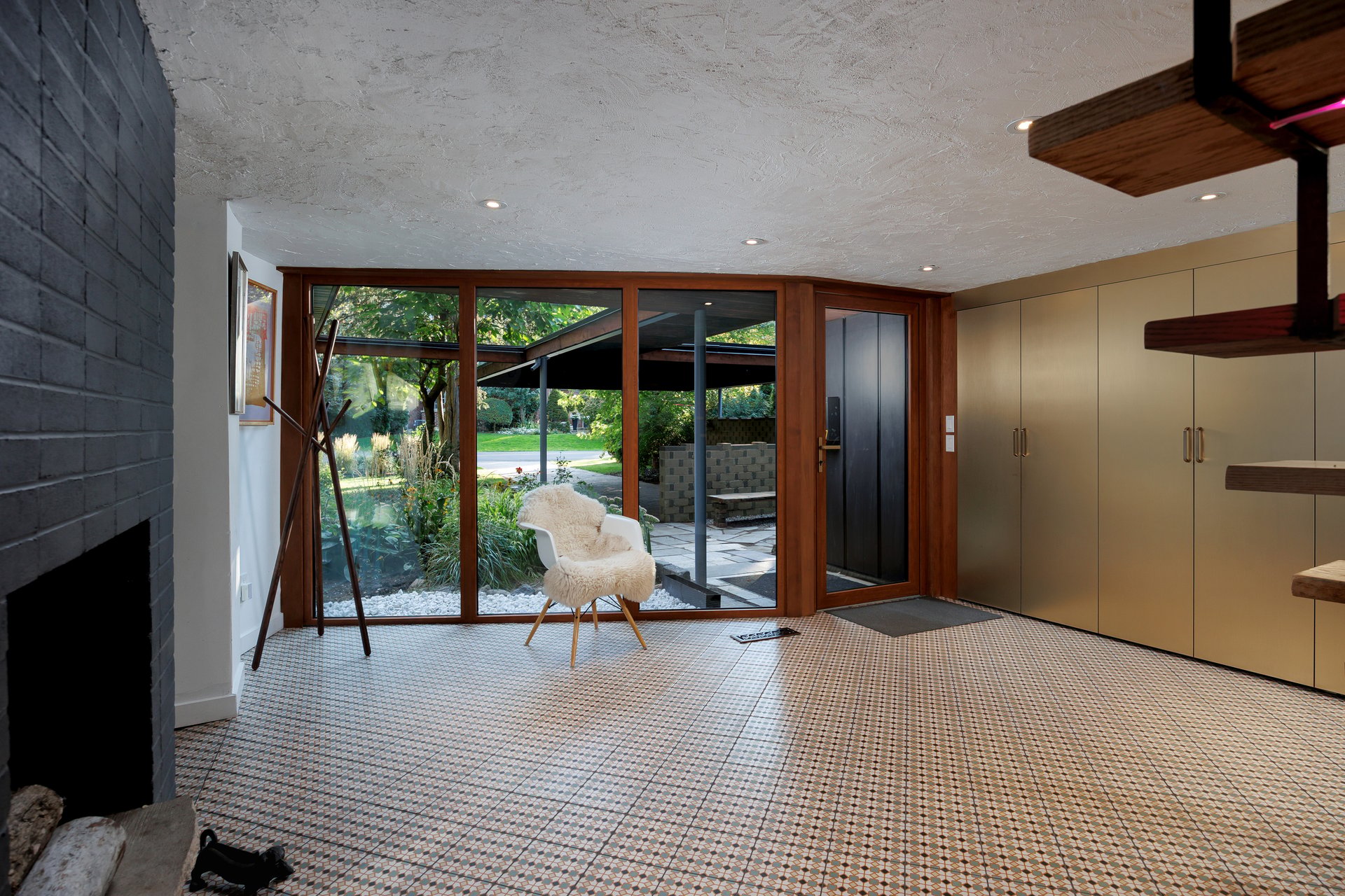 Kingsway Mid-Century Modern