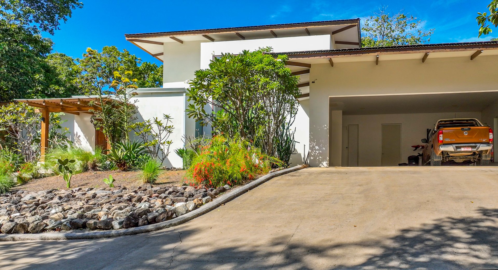 Casa Lolita | 5000 SqM / 1.2 Acre of Private Estate Style Property in Gated Community