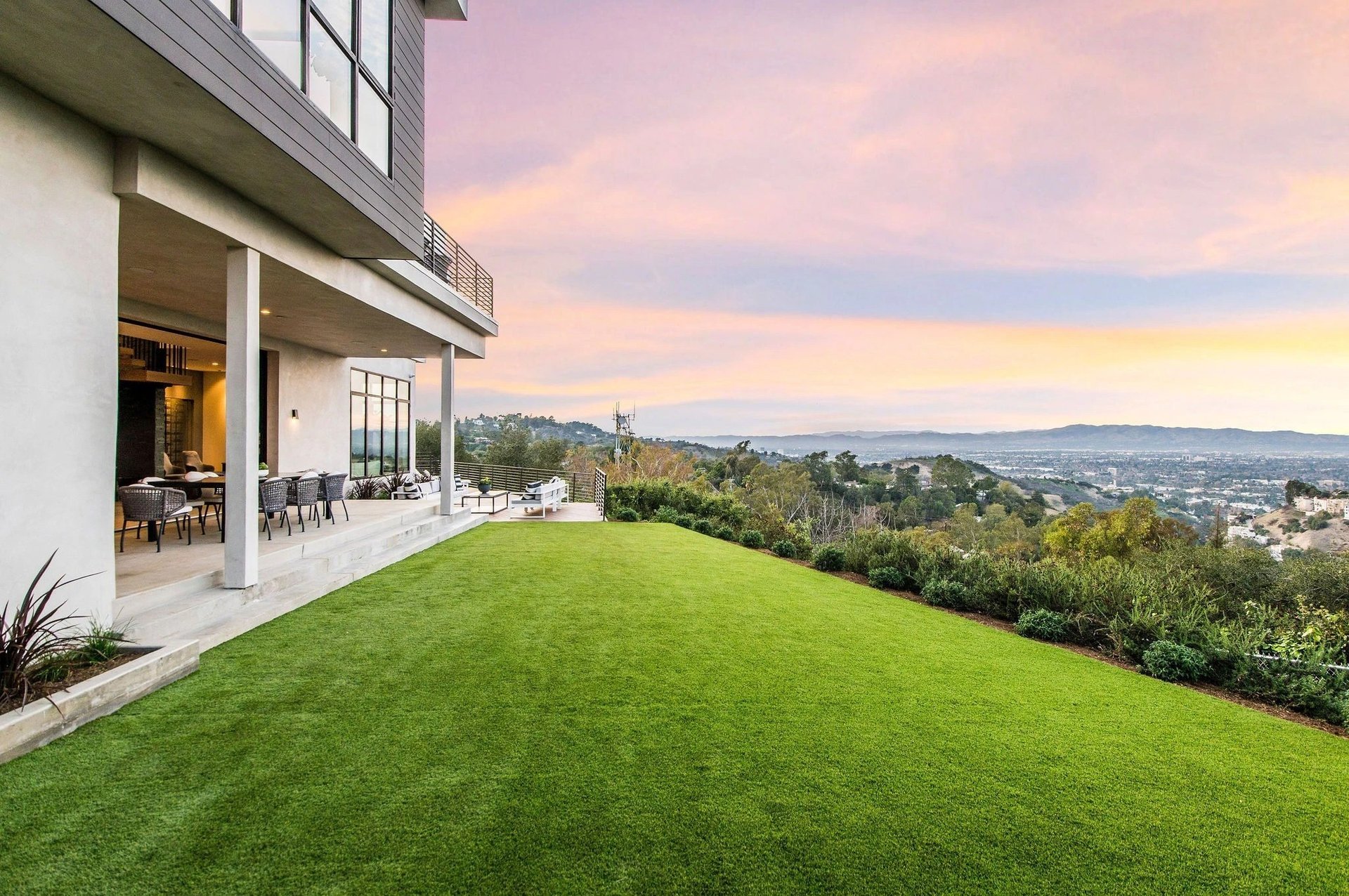 12471 Mulholland Dr