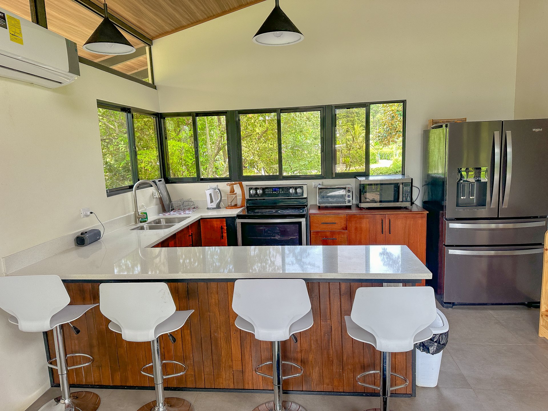 Charming 2-Bedroom Home in the Heart of Ojochal – Privacy, Convenience, and Opportunity Await!