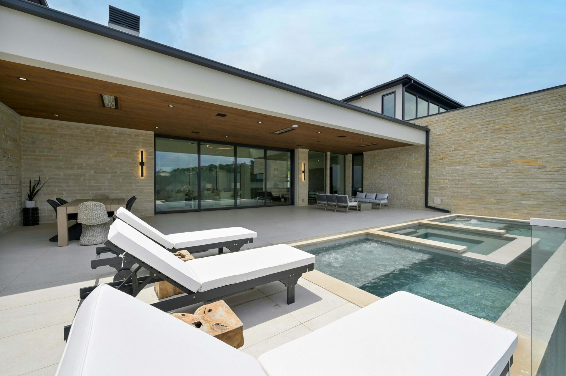 2 Valbella Drive