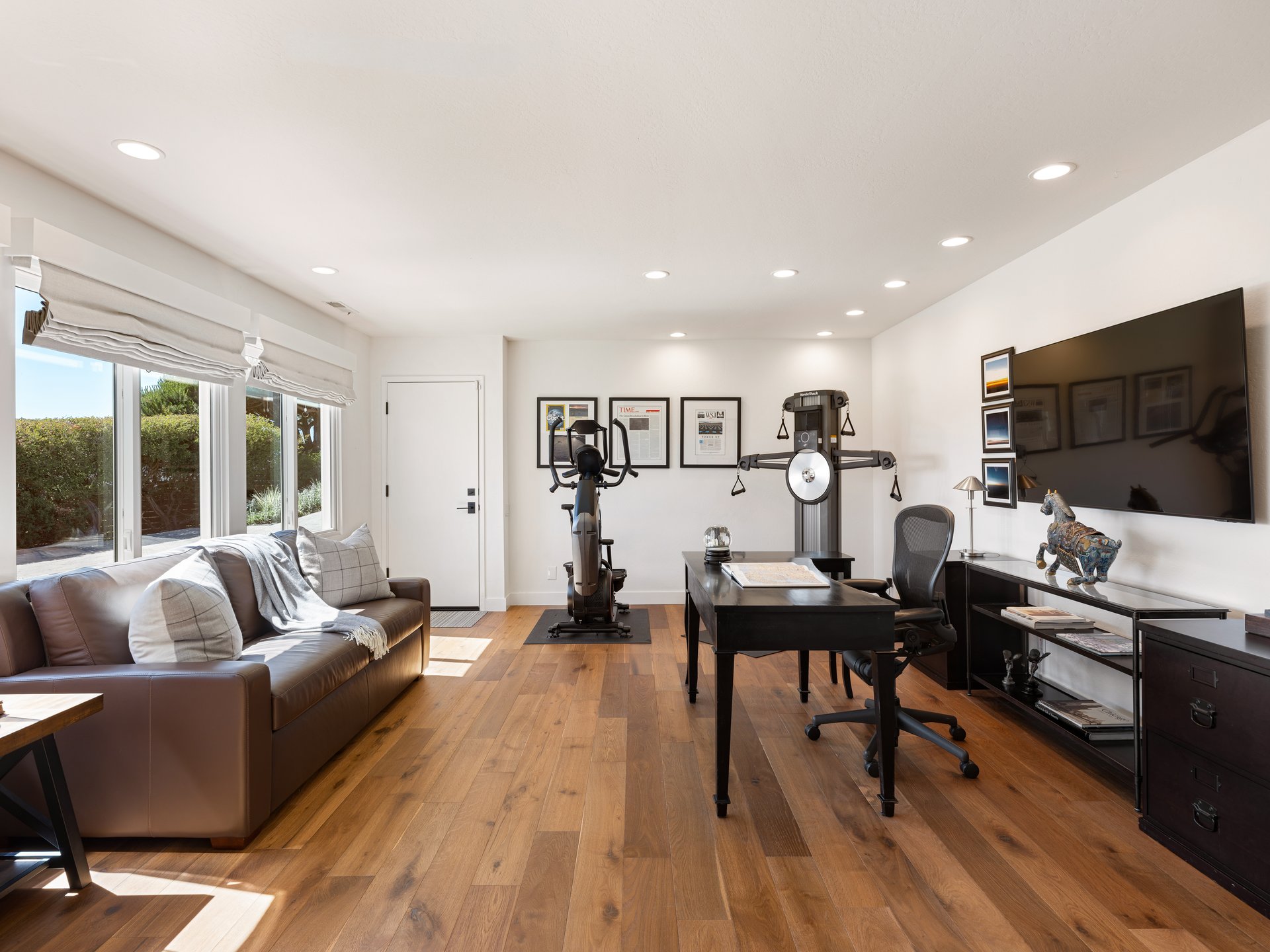 Stylish and Chic Mount Tiburon Retreat 