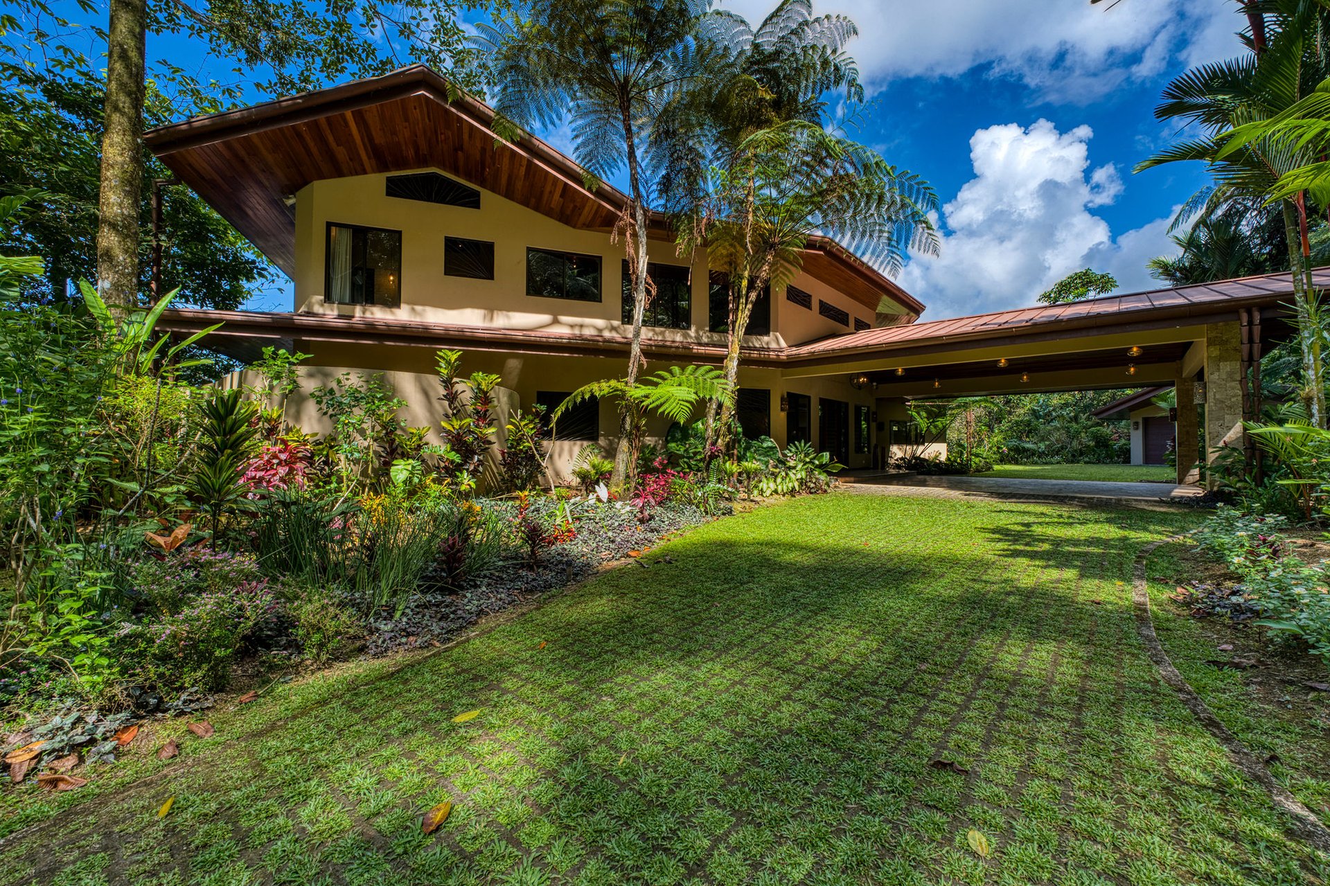 Casa Bambú – LUXURY 5 BEDROOM ESTATE WITH EXCEPTIONAL OCEAN VIEWS