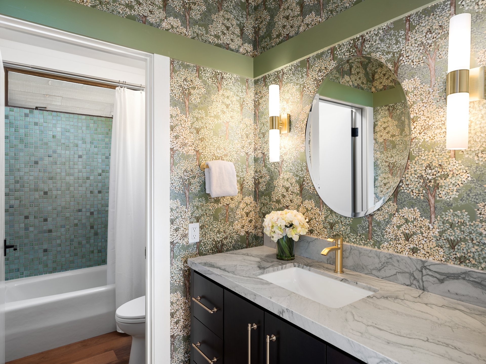 Stylish and Chic Mount Tiburon Retreat 