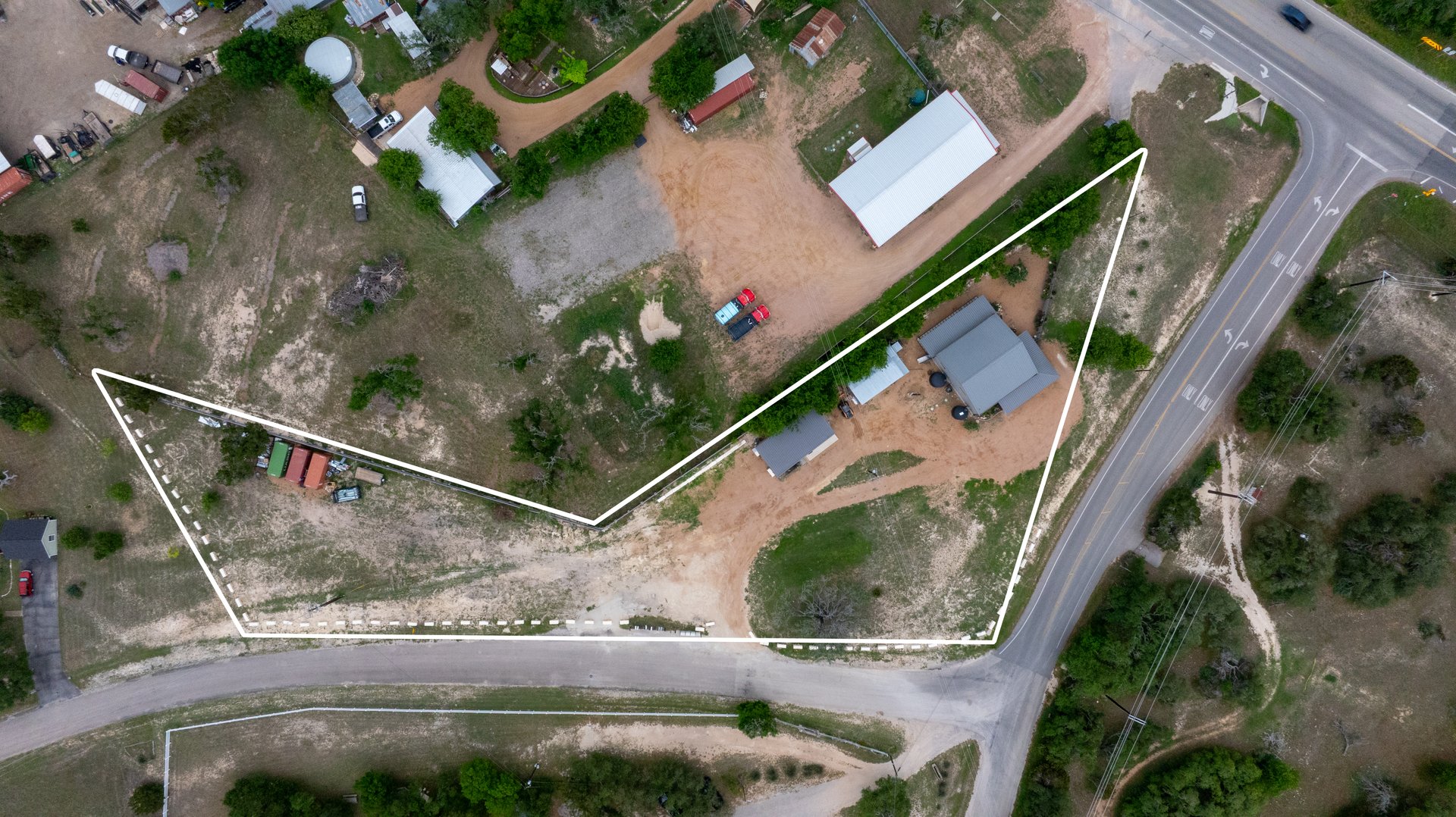 Unique Residential/Commercial Property - 180 Henly LOOP