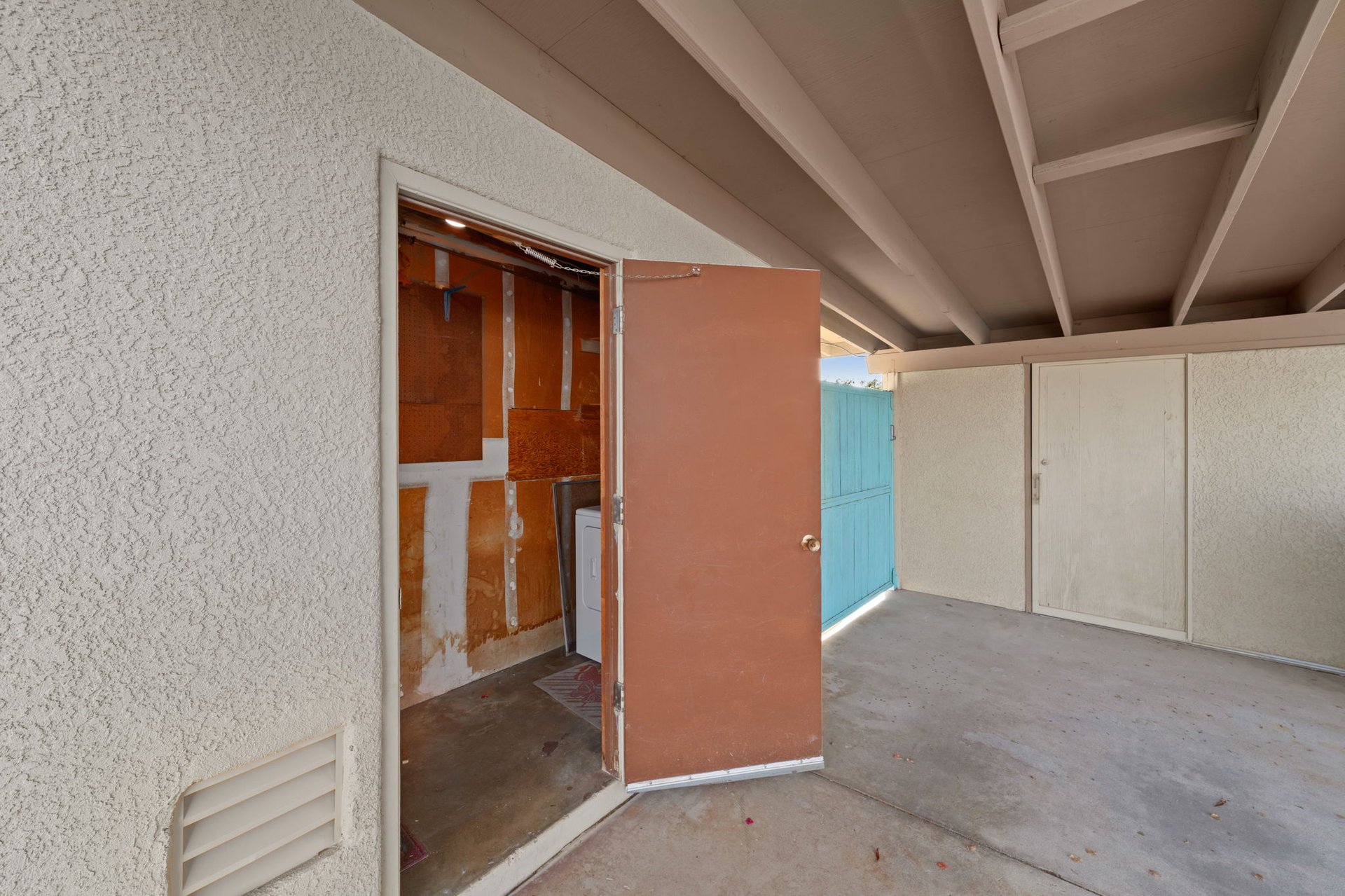 2540 S Marianne