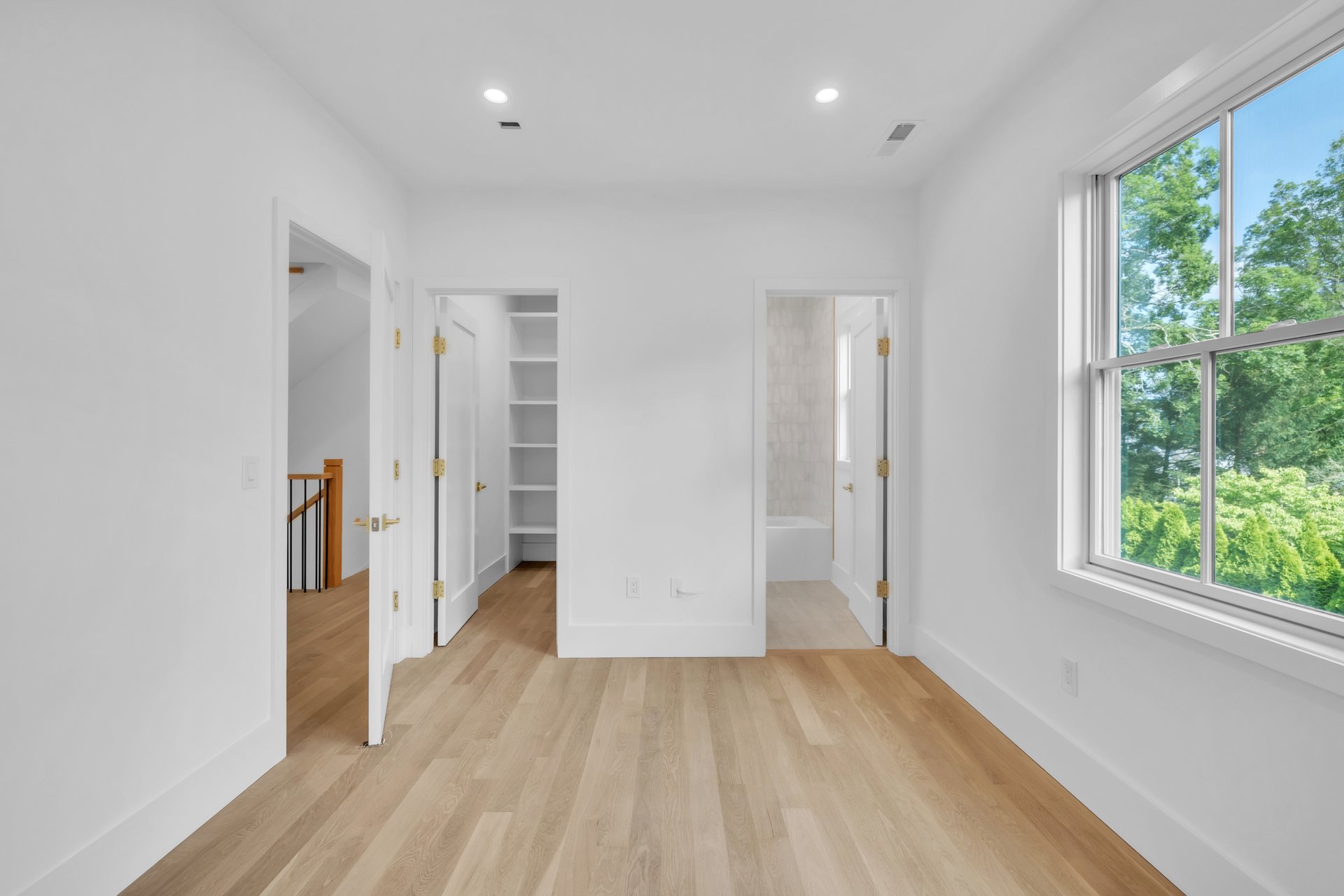 East Ave, Unit B 