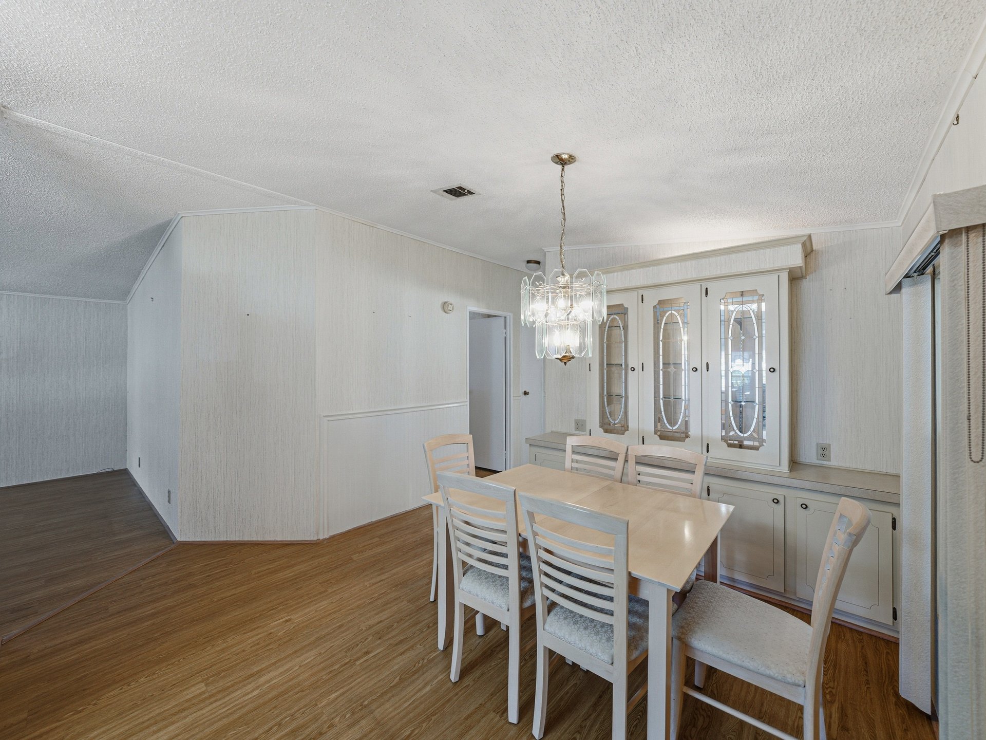 3822 DAMIAN DR