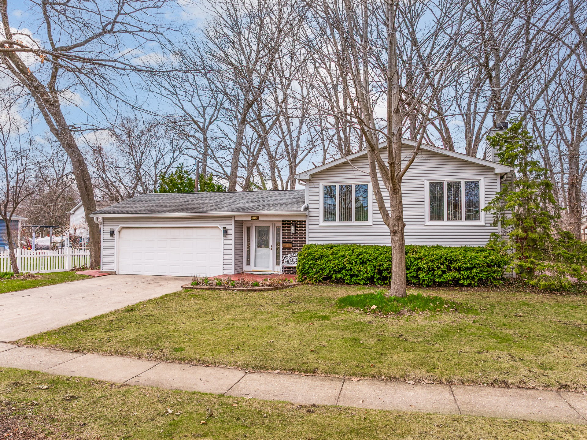 8000 Oakview Lane