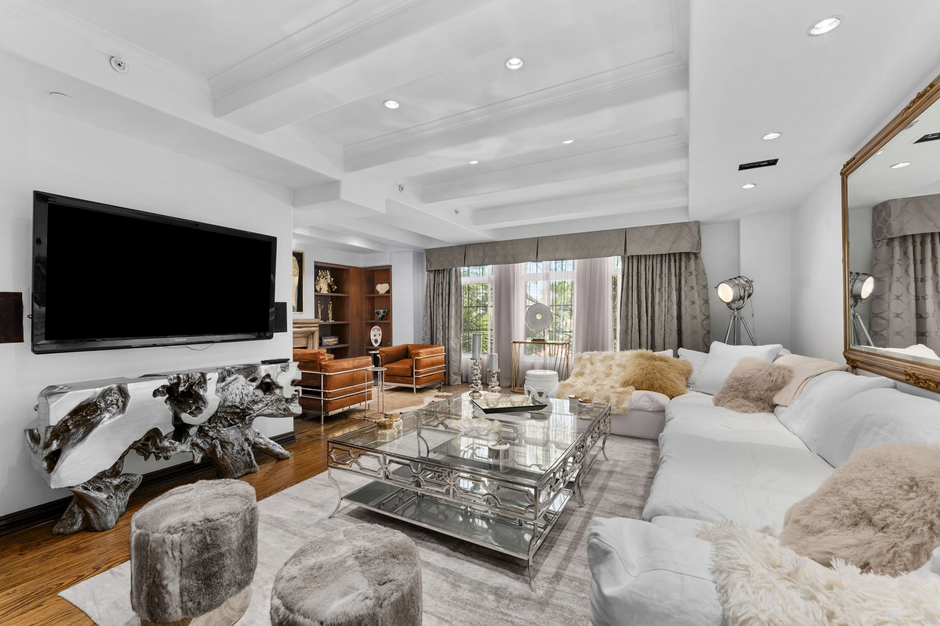 The Venezia #405, Wilshire Corridor