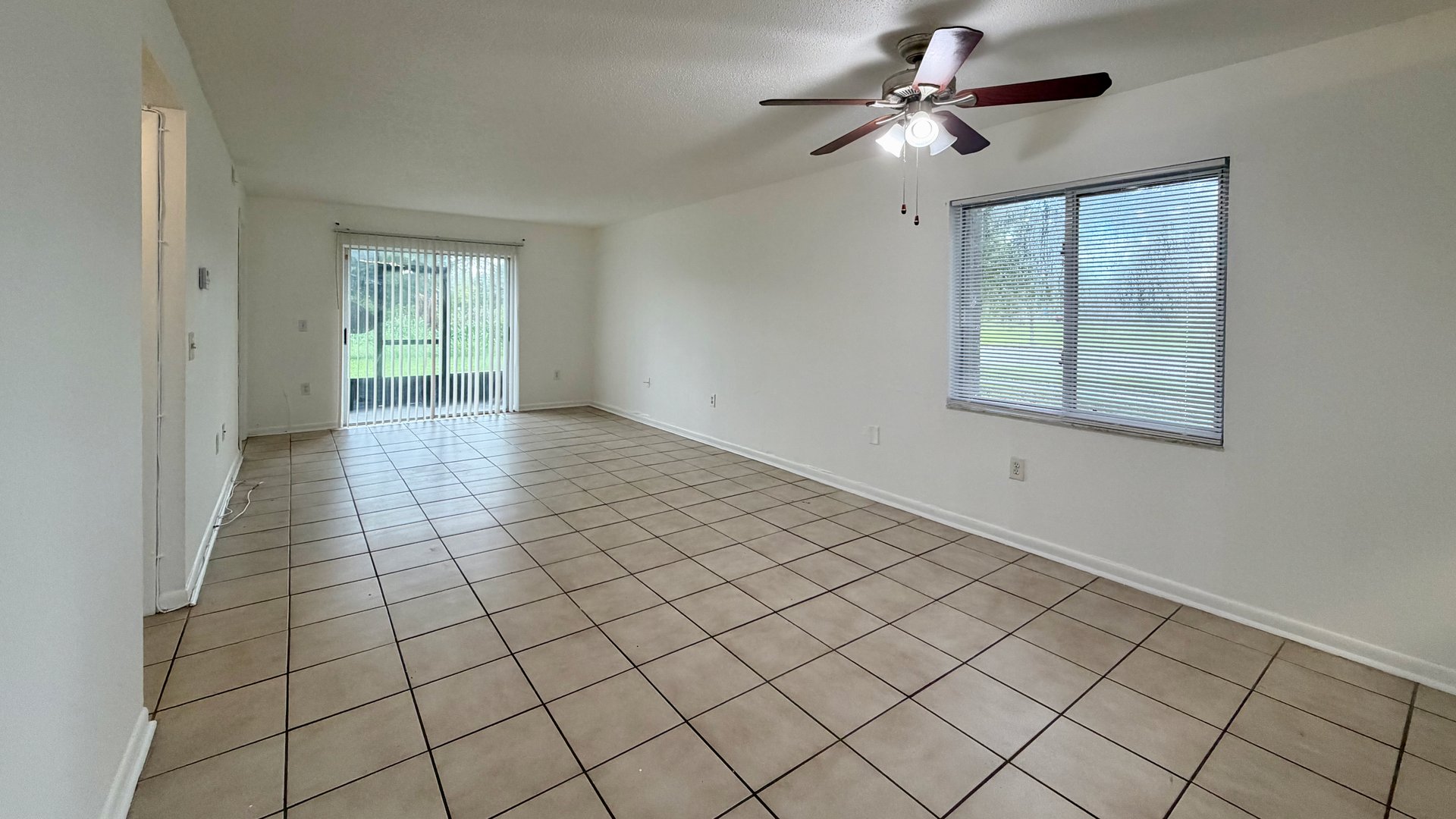 Spacious Ground-Floor Apartment for Lease in Winter Springs