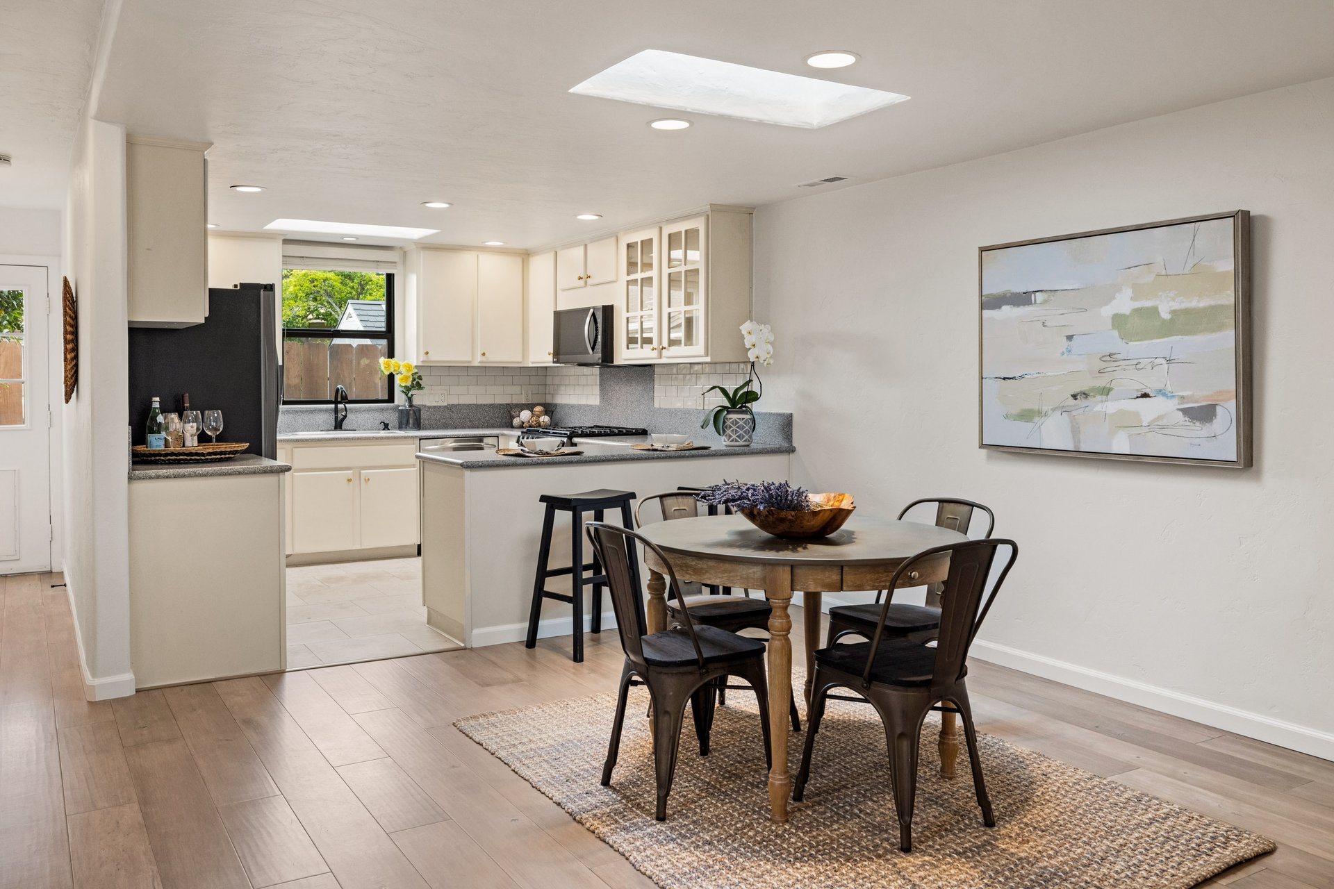 Monterey Sunbelt Living - 303 Del Robles Ave