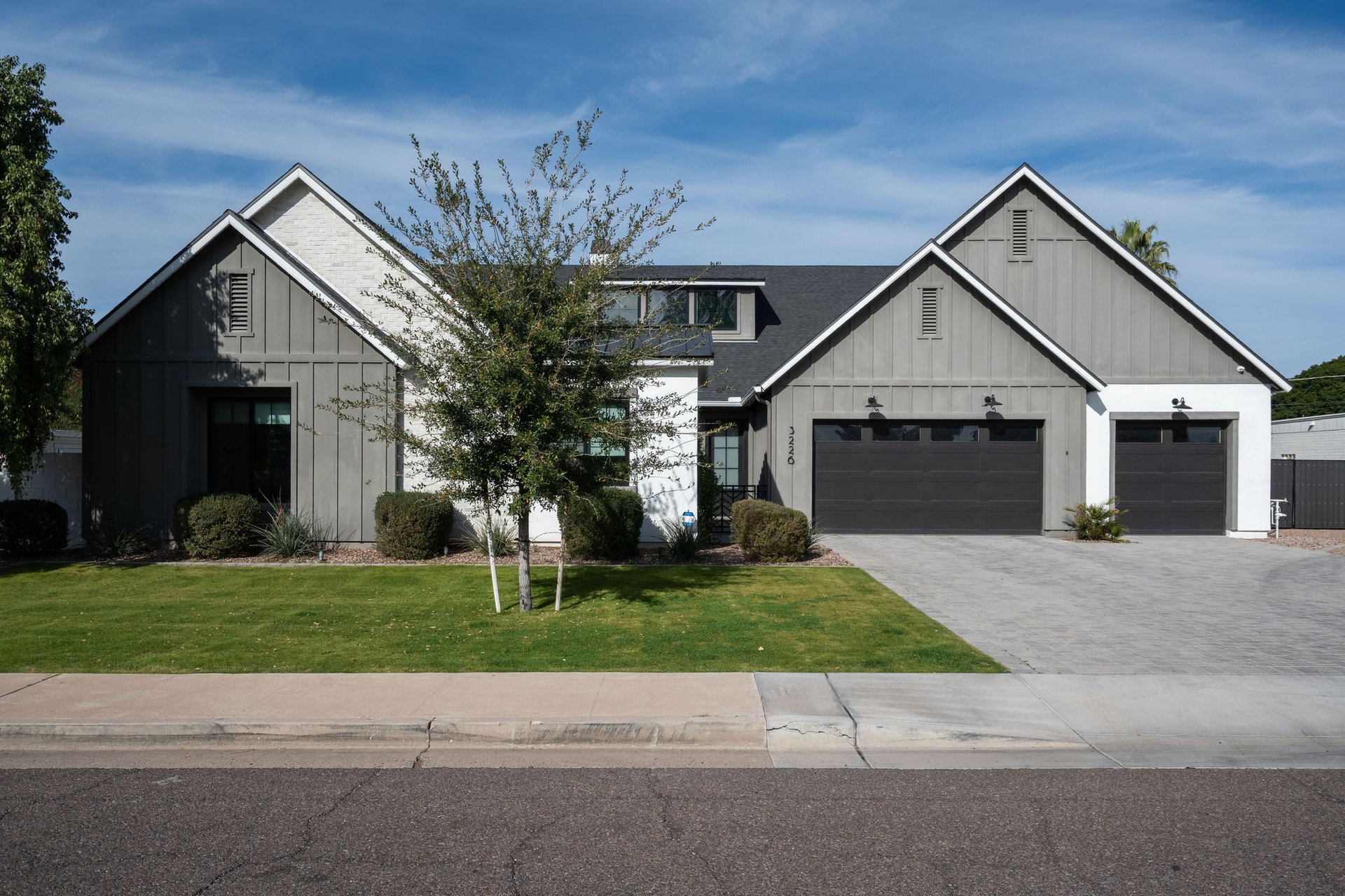 3226 E GLENROSA Avenue