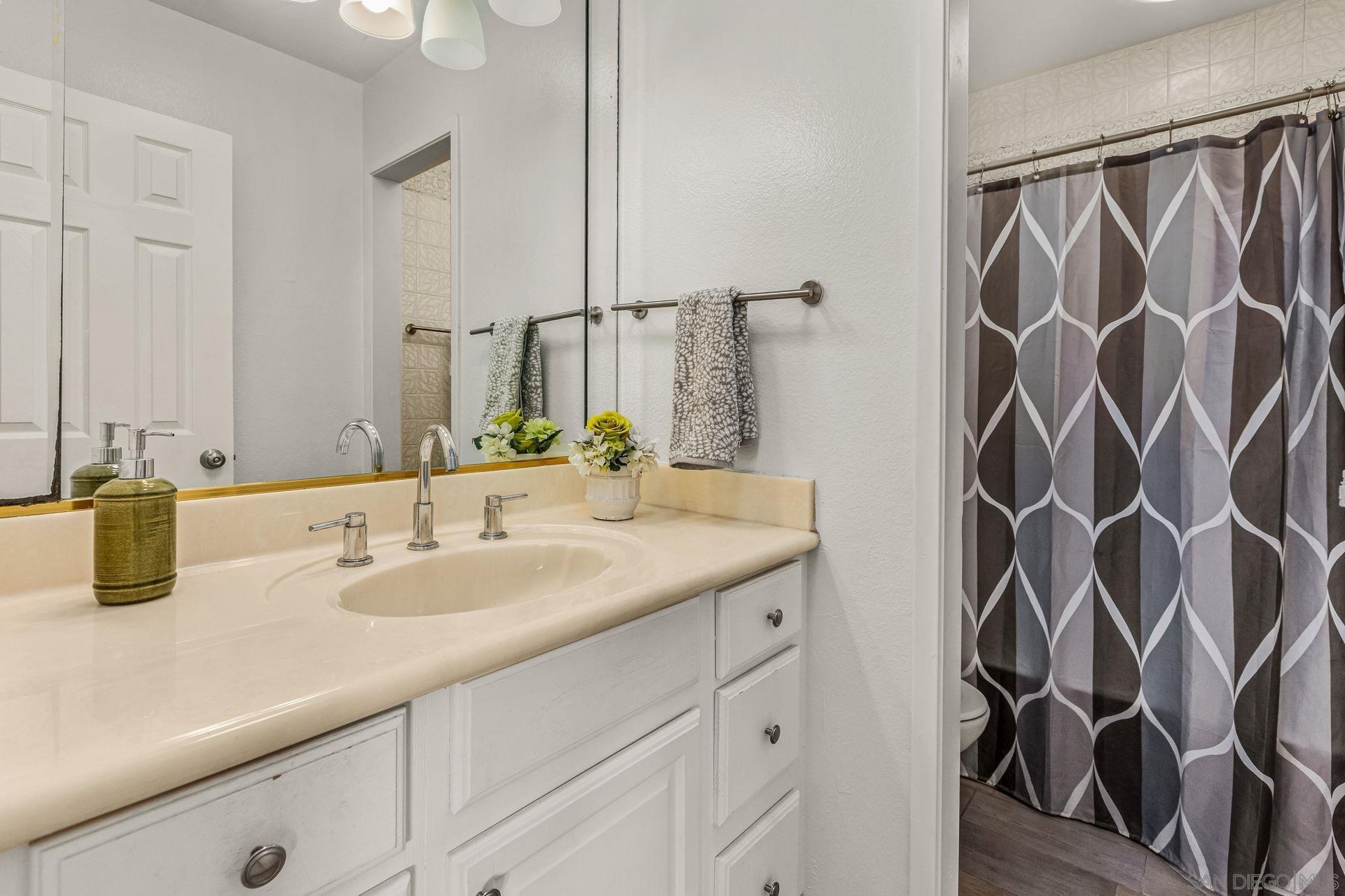 7779 Camino Glorita San Diego, CA 92122