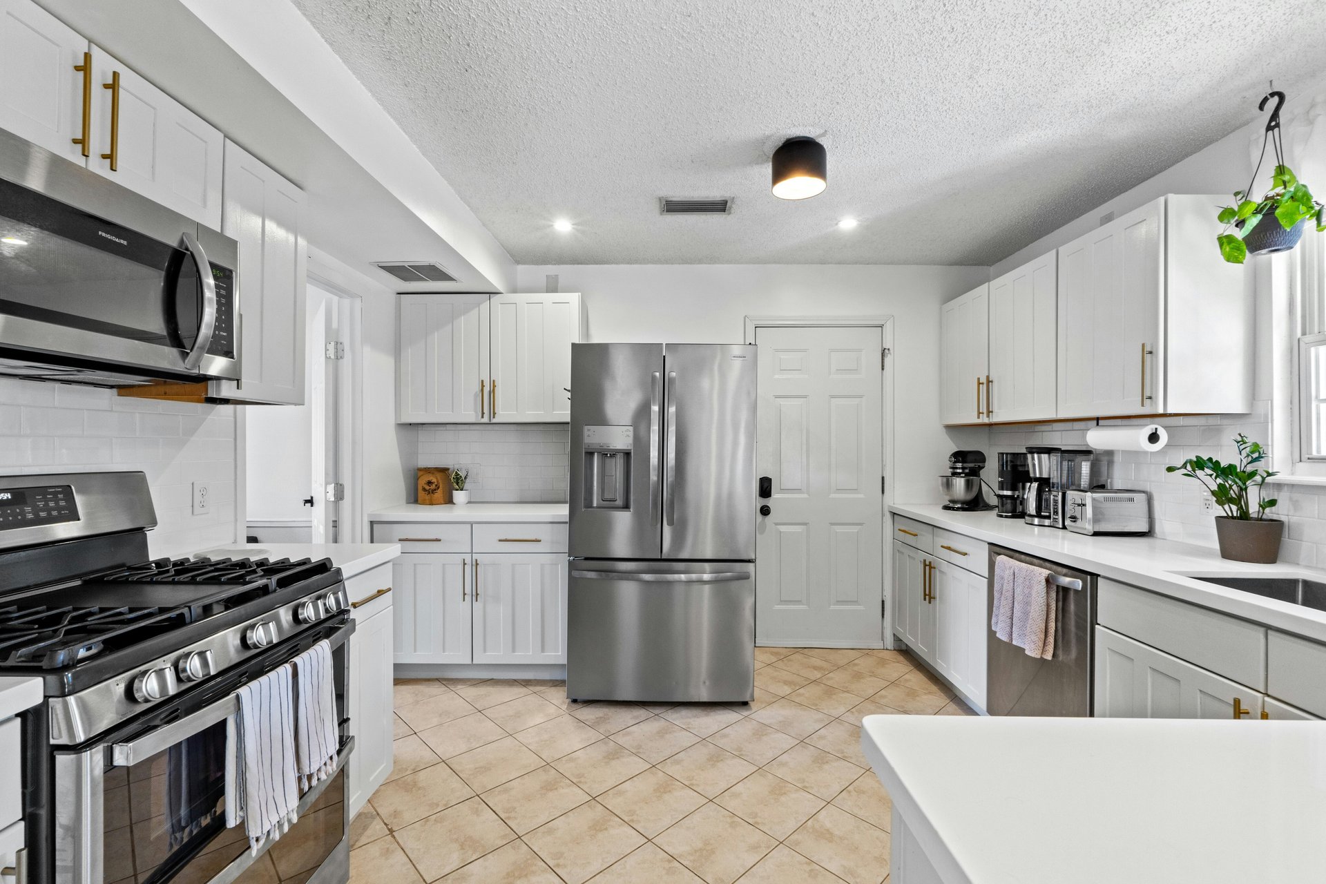 Enchanting Gracywoods Retreat with Pool, Multiple Living Spaces, and Near Domain & Q2 Stadium!